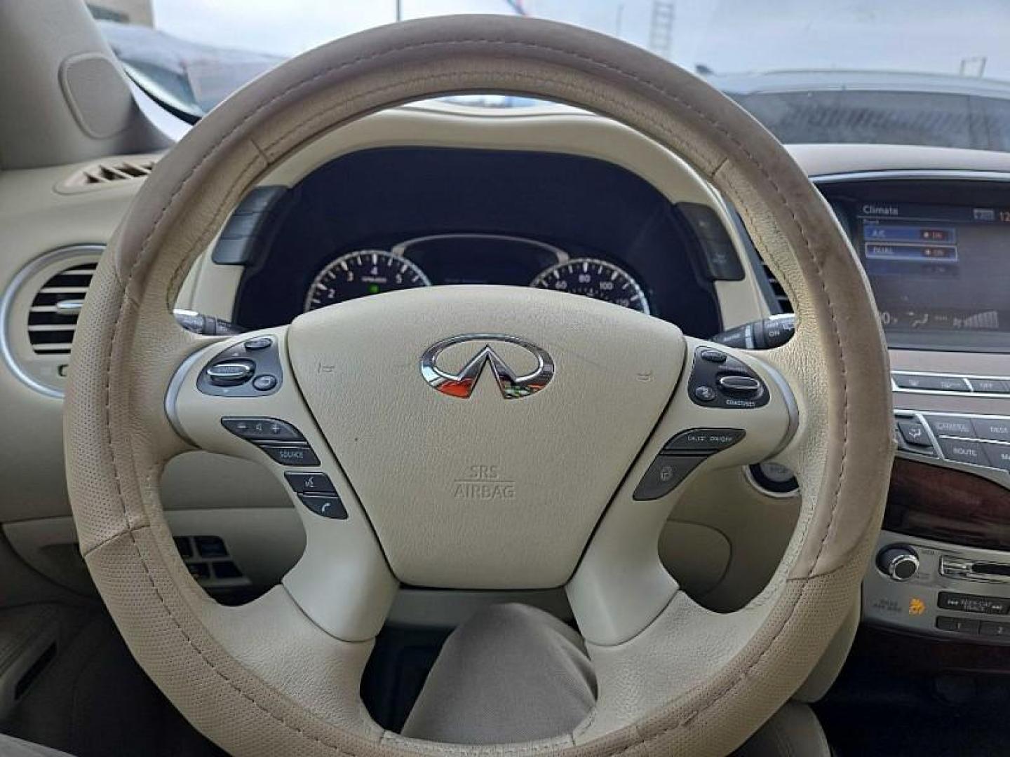 2014 WHITE /TAN Infiniti QX60 Hybrid AWD (5N1CL0MM0EC) with an 2.5L L4 DOHC 16V HYBRID engine, Continuously Variable Transmission transmission, located at 3304 Woodville Road, Northwood, OH, 43619, (419) 210-8019, 41.612694, -83.480743 - Your #1 Destination for Auto Loans and mdash;No Matter Your Credit!At our dealership, we believe everyone deserves the opportunity to drive their dream car and mdash;whether you have good credit, bad credit, or no credit at all. With a wide selection of hundreds of cars, trucks, and SUVs, you'll fin - Photo#21