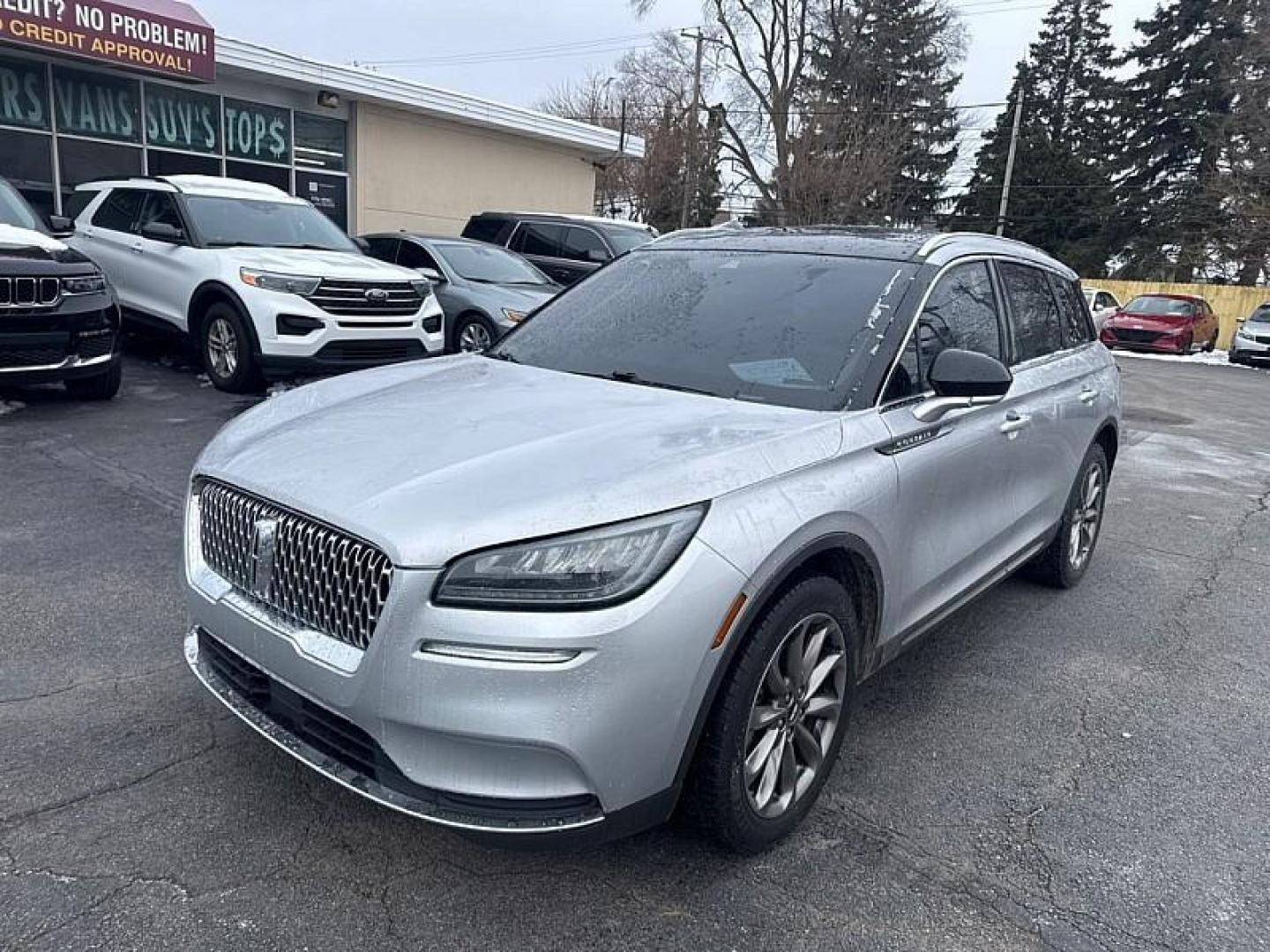 2020 SILVER /BLACK Lincoln Corsair Base AWD (5LMCJ1D9XLU) with an 2.0L L4 DOHC 16V engine, 8A transmission, located at 3304 Woodville Road, Northwood, OH, 43619, (419) 210-8019, 41.612694, -83.480743 - Photo#0