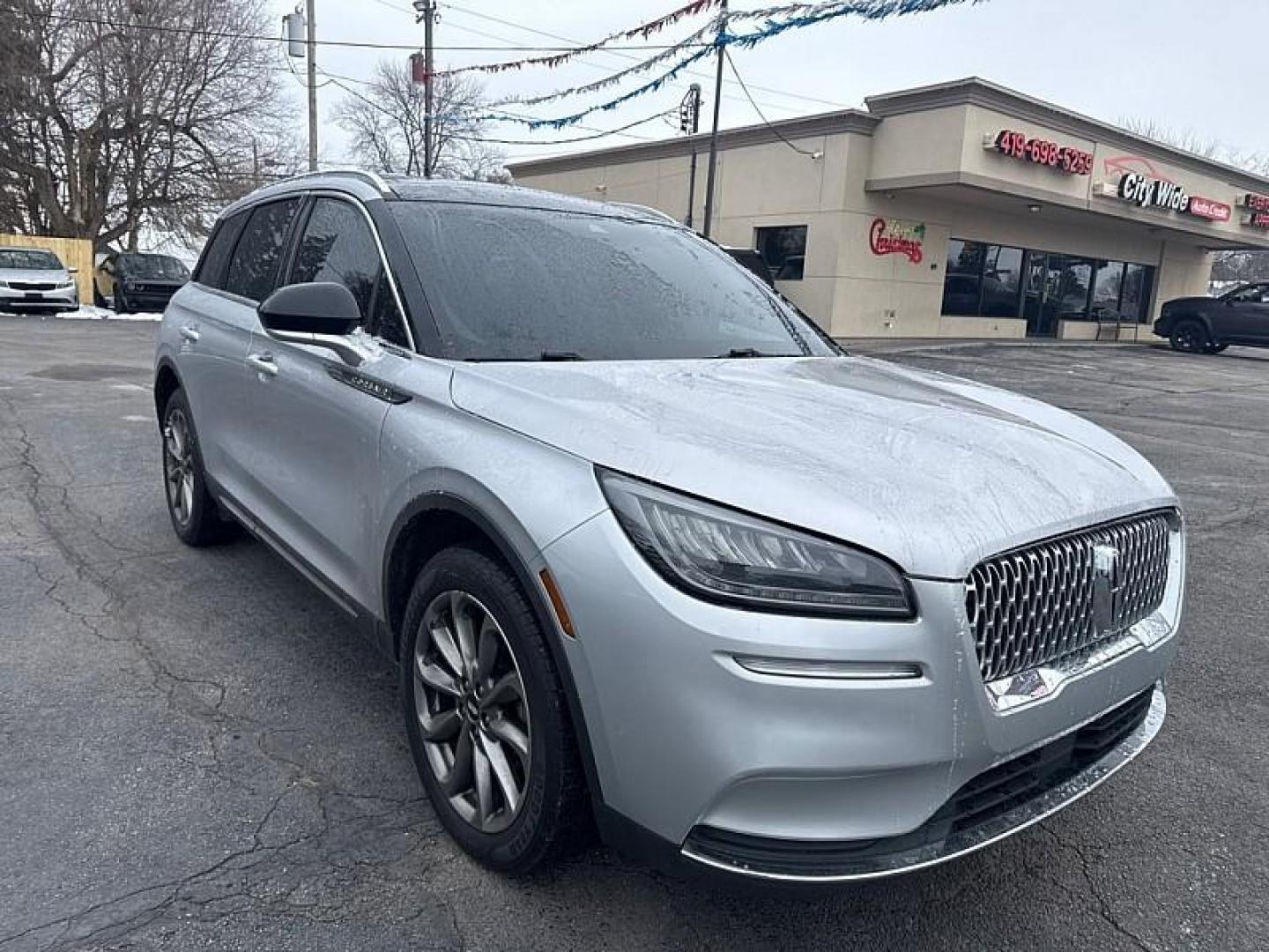 2020 SILVER /BLACK Lincoln Corsair Base AWD (5LMCJ1D9XLU) with an 2.0L L4 DOHC 16V engine, 8A transmission, located at 3304 Woodville Road, Northwood, OH, 43619, (419) 210-8019, 41.612694, -83.480743 - Photo#6