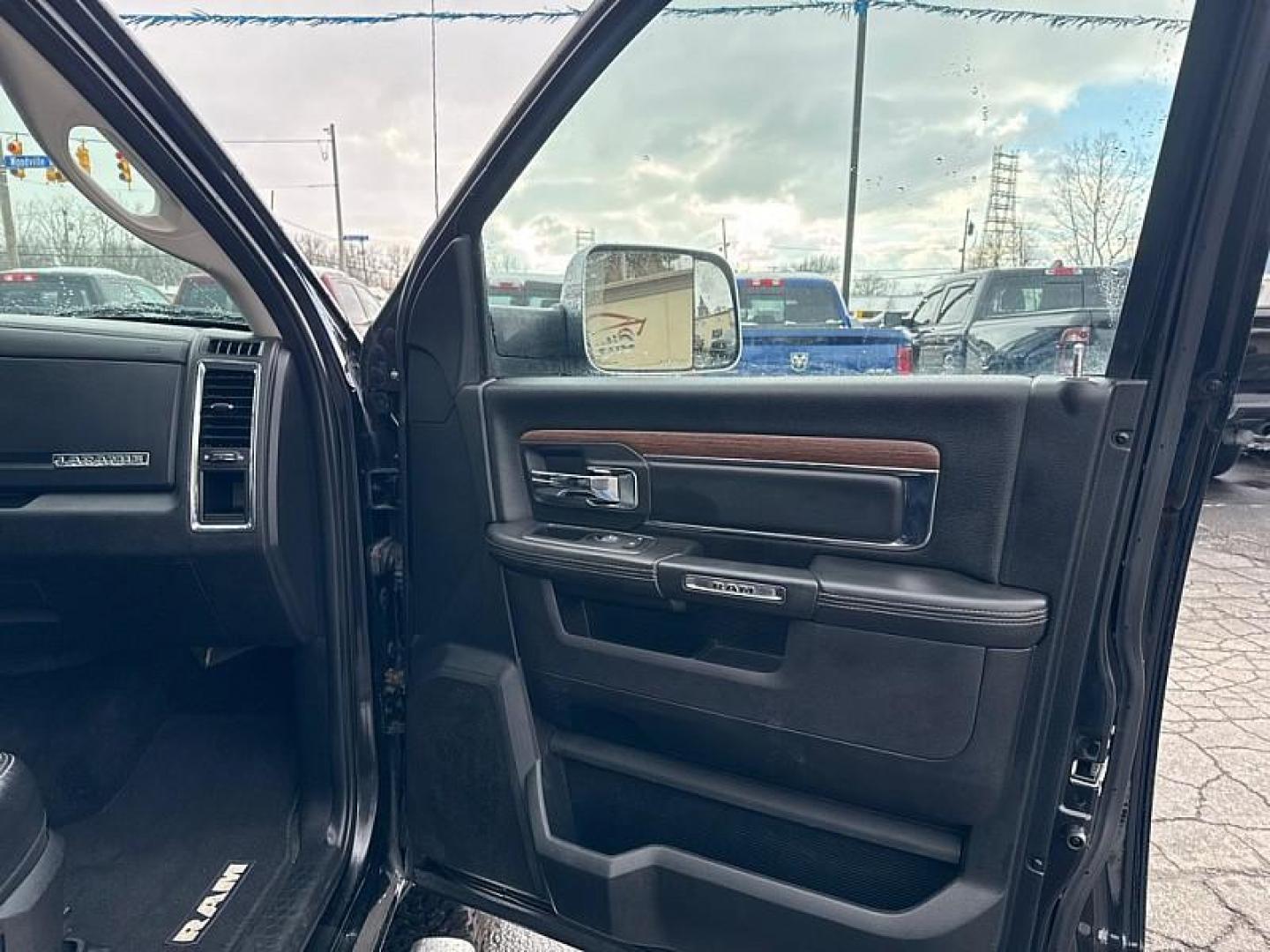 2017 BLACK /BLACK RAM 1500 Laramie Crew Cab LWB 4WD (1C6RR7VT4HS) with an 5.7L V8 OHV 16V engine, 8A transmission, located at 3304 Woodville Road, Northwood, OH, 43619, (419) 210-8019, 41.612694, -83.480743 - Your #1 Destination for Auto Loans and mdash;No Matter Your Credit!At our dealership, we believe everyone deserves the opportunity to drive their dream car and mdash;whether you have good credit, bad credit, or no credit at all. With a wide selection of hundreds of cars, trucks, and SUVs, you'll fin - Photo#14