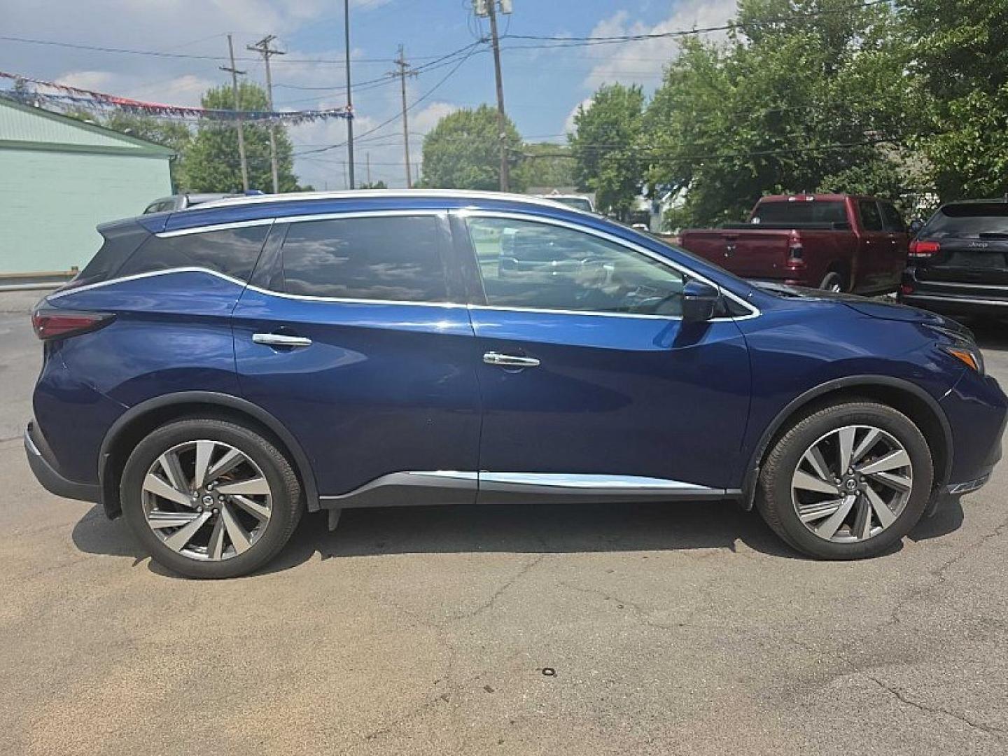 2020 BLUE /BLACK Nissan Murano SL AWD (5N1AZ2CS1LN) with an 3.5L V6 DOHC 24V engine, CVT transmission, located at 3304 Woodville Road, Northwood, OH, 43619, (419) 210-8019, 41.612694, -83.480743 - Your #1 Destination for Auto Loans and mdash;No Matter Your Credit!At our dealership, we believe everyone deserves the opportunity to drive their dream car and mdash;whether you have good credit, bad credit, or no credit at all. With a wide selection of hundreds of cars, trucks, and SUVs, you'll fin- Photo#5