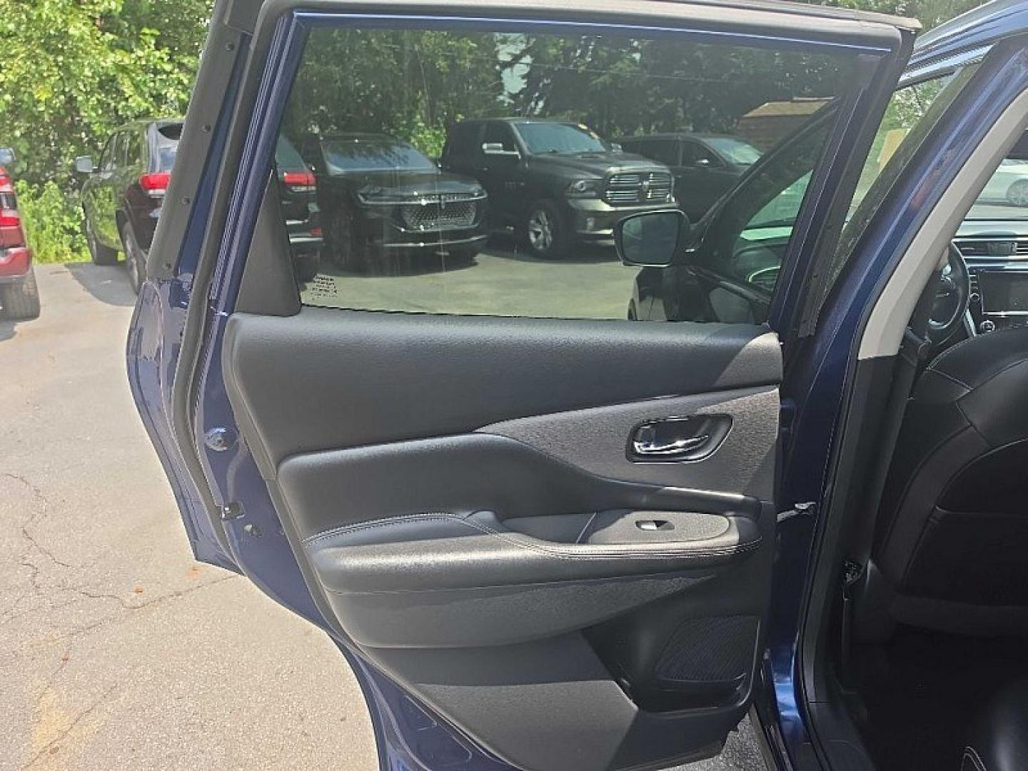 2020 BLUE /BLACK Nissan Murano SL AWD (5N1AZ2CS1LN) with an 3.5L V6 DOHC 24V engine, CVT transmission, located at 3304 Woodville Road, Northwood, OH, 43619, (419) 210-8019, 41.612694, -83.480743 - Your #1 Destination for Auto Loans and mdash;No Matter Your Credit!At our dealership, we believe everyone deserves the opportunity to drive their dream car and mdash;whether you have good credit, bad credit, or no credit at all. With a wide selection of hundreds of cars, trucks, and SUVs, you'll fin- Photo#10