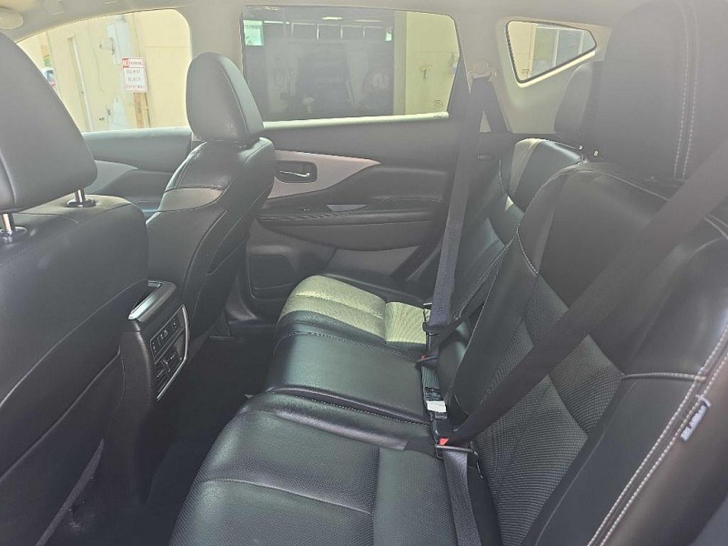 2020 BLUE /BLACK Nissan Murano SL AWD (5N1AZ2CS1LN) with an 3.5L V6 DOHC 24V engine, CVT transmission, located at 3304 Woodville Road, Northwood, OH, 43619, (419) 210-8019, 41.612694, -83.480743 - Your #1 Destination for Auto Loans and mdash;No Matter Your Credit!At our dealership, we believe everyone deserves the opportunity to drive their dream car and mdash;whether you have good credit, bad credit, or no credit at all. With a wide selection of hundreds of cars, trucks, and SUVs, you'll fin- Photo#11