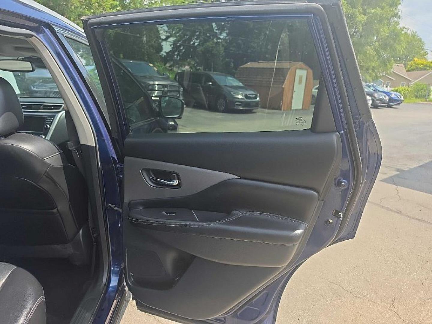 2020 BLUE /BLACK Nissan Murano SL AWD (5N1AZ2CS1LN) with an 3.5L V6 DOHC 24V engine, CVT transmission, located at 3304 Woodville Road, Northwood, OH, 43619, (419) 210-8019, 41.612694, -83.480743 - Your #1 Destination for Auto Loans and mdash;No Matter Your Credit!At our dealership, we believe everyone deserves the opportunity to drive their dream car and mdash;whether you have good credit, bad credit, or no credit at all. With a wide selection of hundreds of cars, trucks, and SUVs, you'll fin- Photo#13