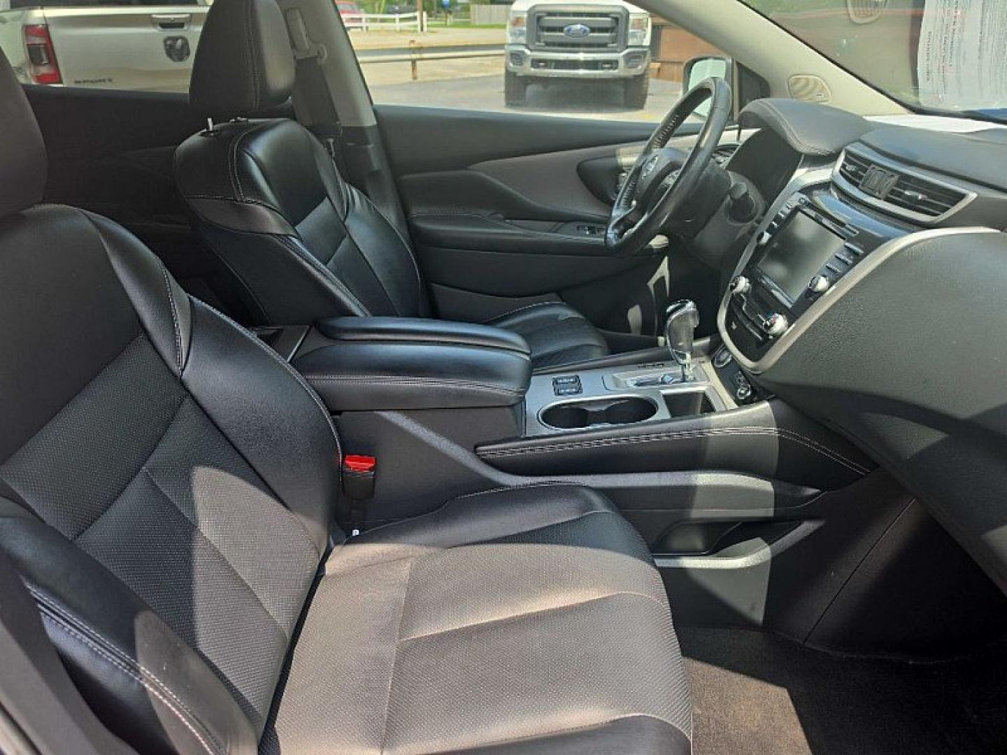 2020 BLUE /BLACK Nissan Murano SL AWD (5N1AZ2CS1LN) with an 3.5L V6 DOHC 24V engine, CVT transmission, located at 3304 Woodville Road, Northwood, OH, 43619, (419) 210-8019, 41.612694, -83.480743 - Your #1 Destination for Auto Loans and mdash;No Matter Your Credit!At our dealership, we believe everyone deserves the opportunity to drive their dream car and mdash;whether you have good credit, bad credit, or no credit at all. With a wide selection of hundreds of cars, trucks, and SUVs, you'll fin- Photo#16