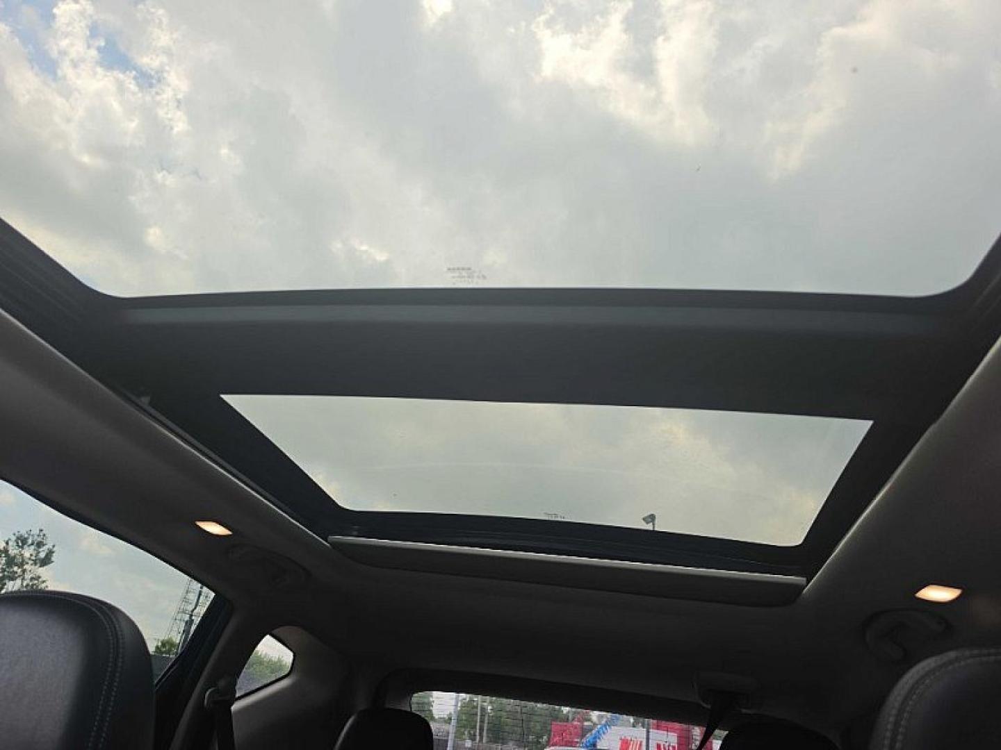 2020 BLUE /BLACK Nissan Murano SL AWD (5N1AZ2CS1LN) with an 3.5L V6 DOHC 24V engine, CVT transmission, located at 3304 Woodville Road, Northwood, OH, 43619, (419) 210-8019, 41.612694, -83.480743 - Your #1 Destination for Auto Loans and mdash;No Matter Your Credit!At our dealership, we believe everyone deserves the opportunity to drive their dream car and mdash;whether you have good credit, bad credit, or no credit at all. With a wide selection of hundreds of cars, trucks, and SUVs, you'll fin- Photo#21
