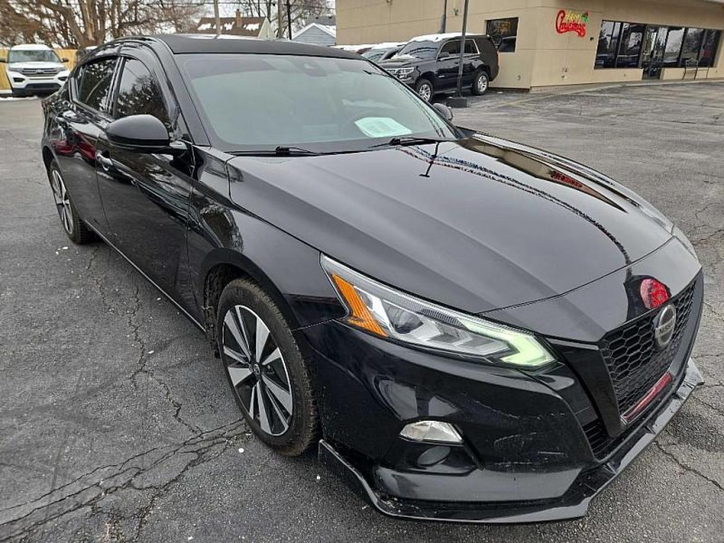 2019 BLACK /BLACK Nissan Altima 2.5 SV AWD (1N4BL4DW6KN) with an 2.5L L4 DOHC 16V engine, CVT transmission, located at 3304 Woodville Road, Northwood, OH, 43619, (419) 210-8019, 41.612694, -83.480743 - Photo#6