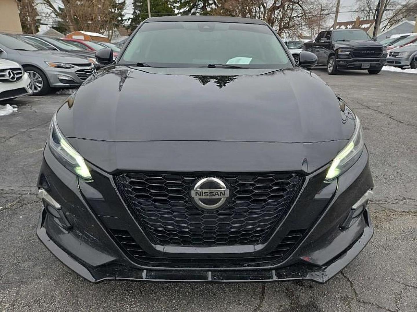 2019 BLACK /BLACK Nissan Altima 2.5 SV AWD (1N4BL4DW6KN) with an 2.5L L4 DOHC 16V engine, CVT transmission, located at 3304 Woodville Road, Northwood, OH, 43619, (419) 210-8019, 41.612694, -83.480743 - Photo#7