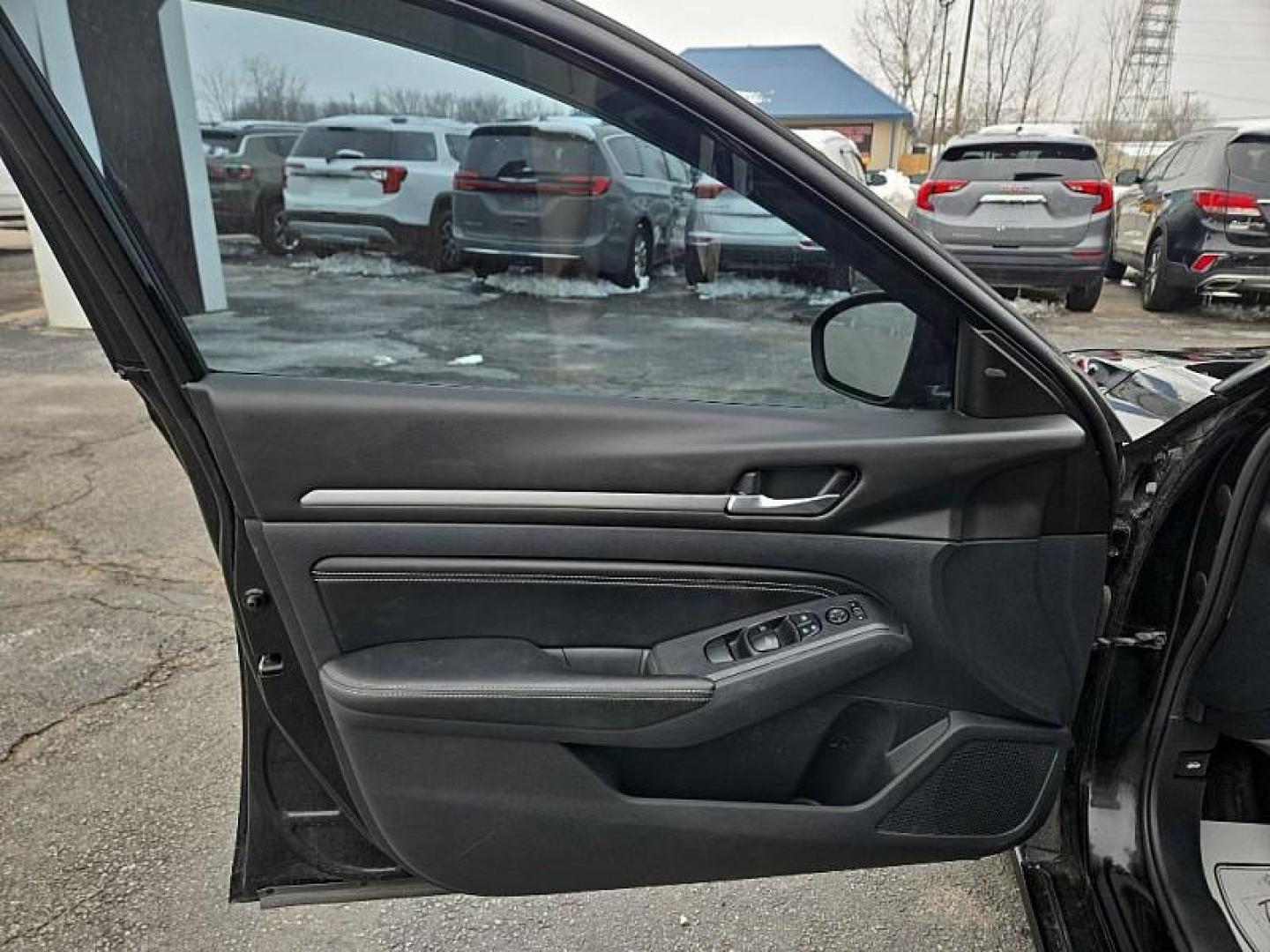 2019 BLACK /BLACK Nissan Altima 2.5 SV AWD (1N4BL4DW6KN) with an 2.5L L4 DOHC 16V engine, CVT transmission, located at 3304 Woodville Road, Northwood, OH, 43619, (419) 210-8019, 41.612694, -83.480743 - Photo#8