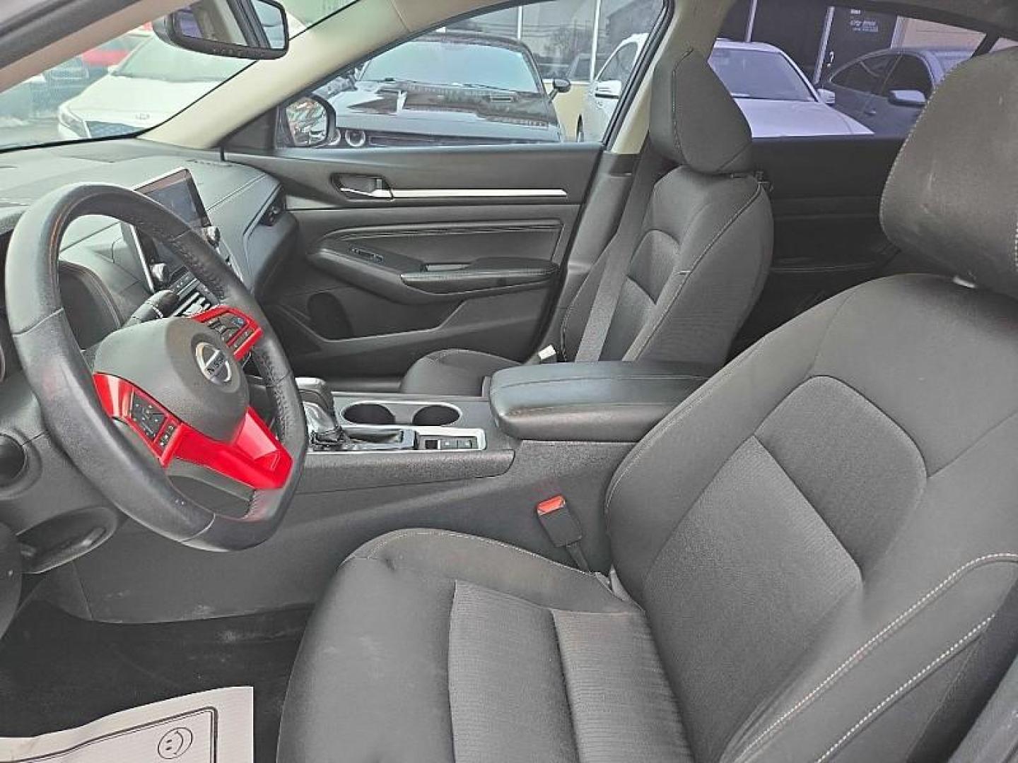 2019 BLACK /BLACK Nissan Altima 2.5 SV AWD (1N4BL4DW6KN) with an 2.5L L4 DOHC 16V engine, CVT transmission, located at 3304 Woodville Road, Northwood, OH, 43619, (419) 210-8019, 41.612694, -83.480743 - Photo#9