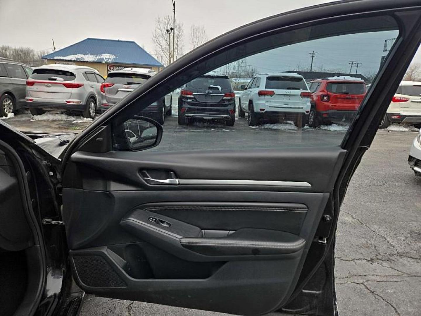 2019 BLACK /BLACK Nissan Altima 2.5 SV AWD (1N4BL4DW6KN) with an 2.5L L4 DOHC 16V engine, CVT transmission, located at 3304 Woodville Road, Northwood, OH, 43619, (419) 210-8019, 41.612694, -83.480743 - Photo#15