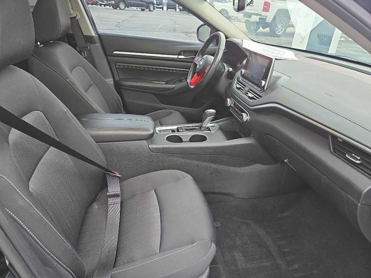 2019 BLACK /BLACK Nissan Altima 2.5 SV AWD (1N4BL4DW6KN) with an 2.5L L4 DOHC 16V engine, CVT transmission, located at 3304 Woodville Road, Northwood, OH, 43619, (419) 210-8019, 41.612694, -83.480743 - Photo#16