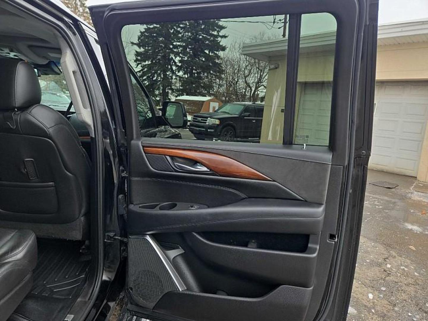 2017 BLACK /BLACK Cadillac Escalade ESV Premium 4WD (1GYS4JKJ1HR) with an 6.2L V8 OHV 16V FFV engine, 8A transmission, located at 3304 Woodville Road, Northwood, OH, 43619, (419) 210-8019, 41.612694, -83.480743 - Photo#15