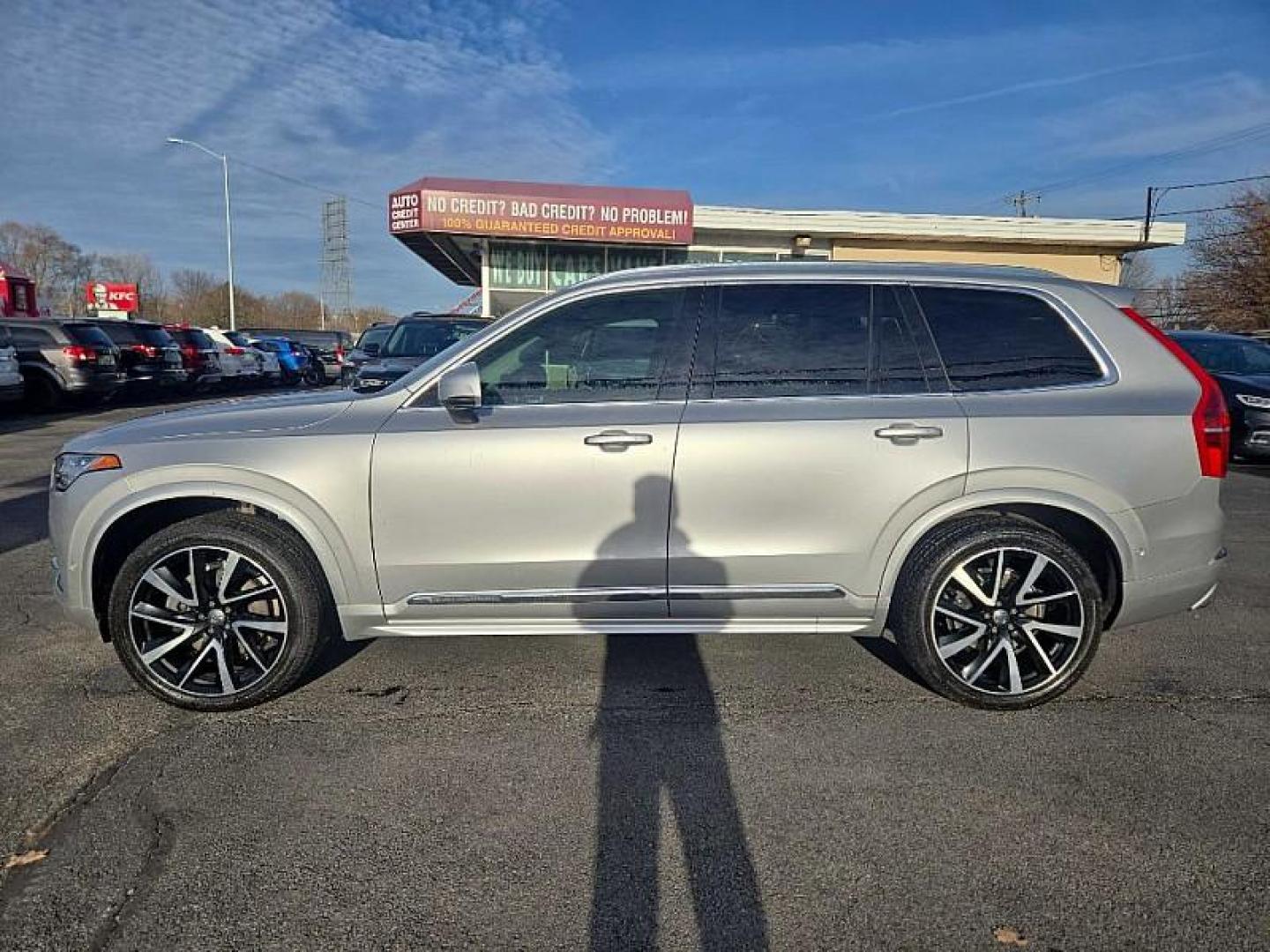 2019 SILVER /BLACK Volvo XC90 T6 Inscription AWD (YV4A22PLXK1) with an 2.0L L4 DOHC 16V engine, 8A transmission, located at 3304 Woodville Road, Northwood, OH, 43619, (419) 210-8019, 41.612694, -83.480743 - Photo#4