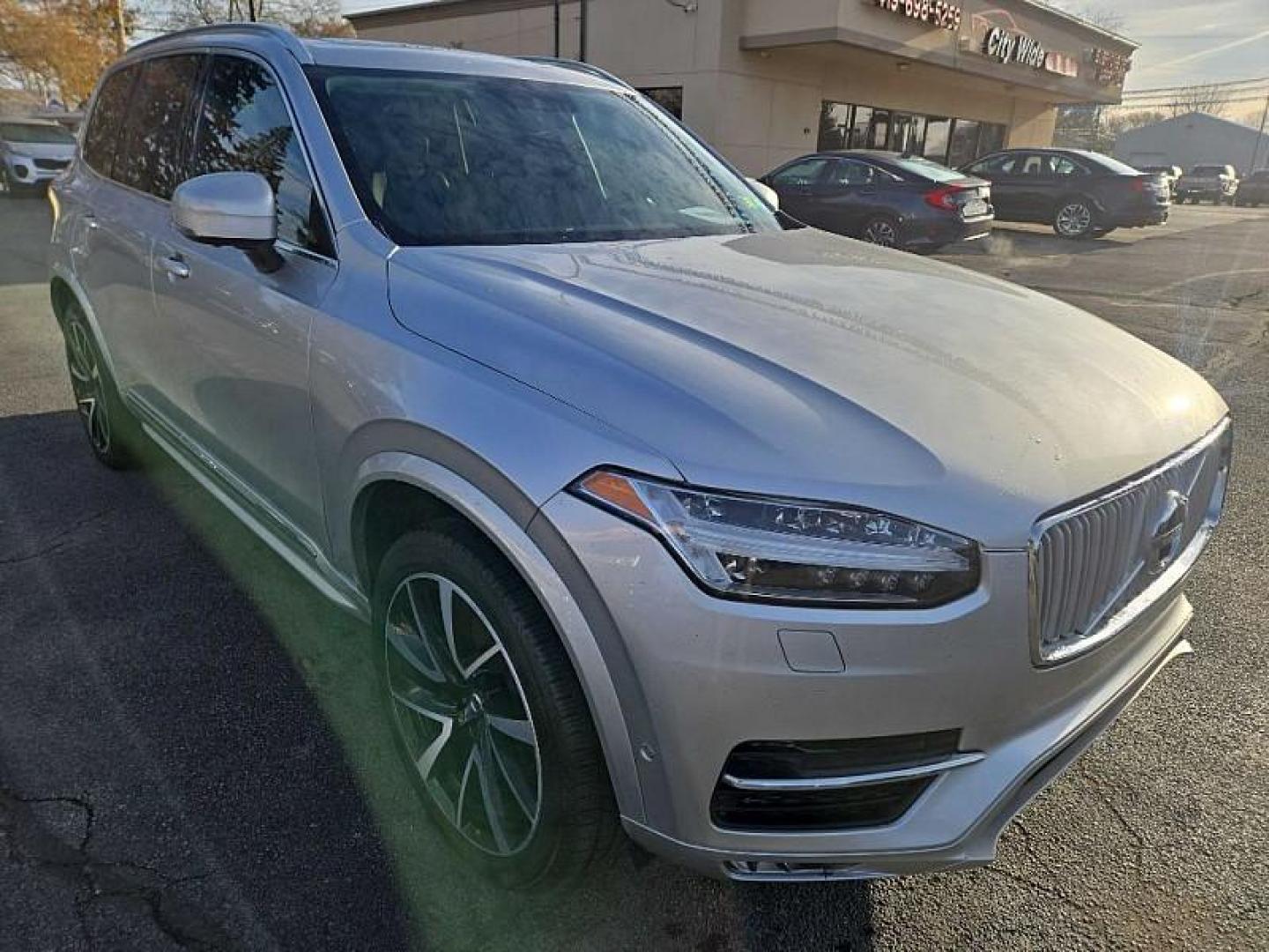 2019 SILVER /BLACK Volvo XC90 T6 Inscription AWD (YV4A22PLXK1) with an 2.0L L4 DOHC 16V engine, 8A transmission, located at 3304 Woodville Road, Northwood, OH, 43619, (419) 210-8019, 41.612694, -83.480743 - Photo#6