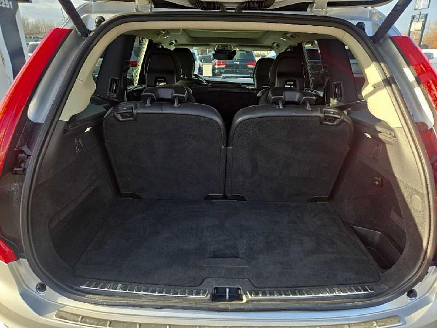 2019 SILVER /BLACK Volvo XC90 T6 Inscription AWD (YV4A22PLXK1) with an 2.0L L4 DOHC 16V engine, 8A transmission, located at 3304 Woodville Road, Northwood, OH, 43619, (419) 210-8019, 41.612694, -83.480743 - Photo#12