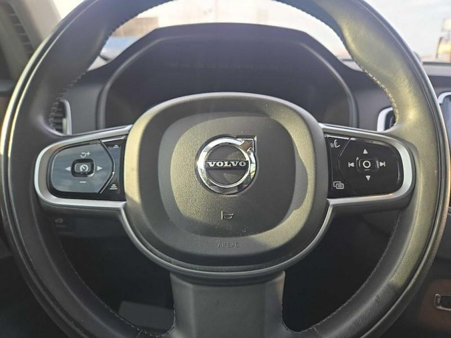 2019 SILVER /BLACK Volvo XC90 T6 Inscription AWD (YV4A22PLXK1) with an 2.0L L4 DOHC 16V engine, 8A transmission, located at 3304 Woodville Road, Northwood, OH, 43619, (419) 210-8019, 41.612694, -83.480743 - Photo#20