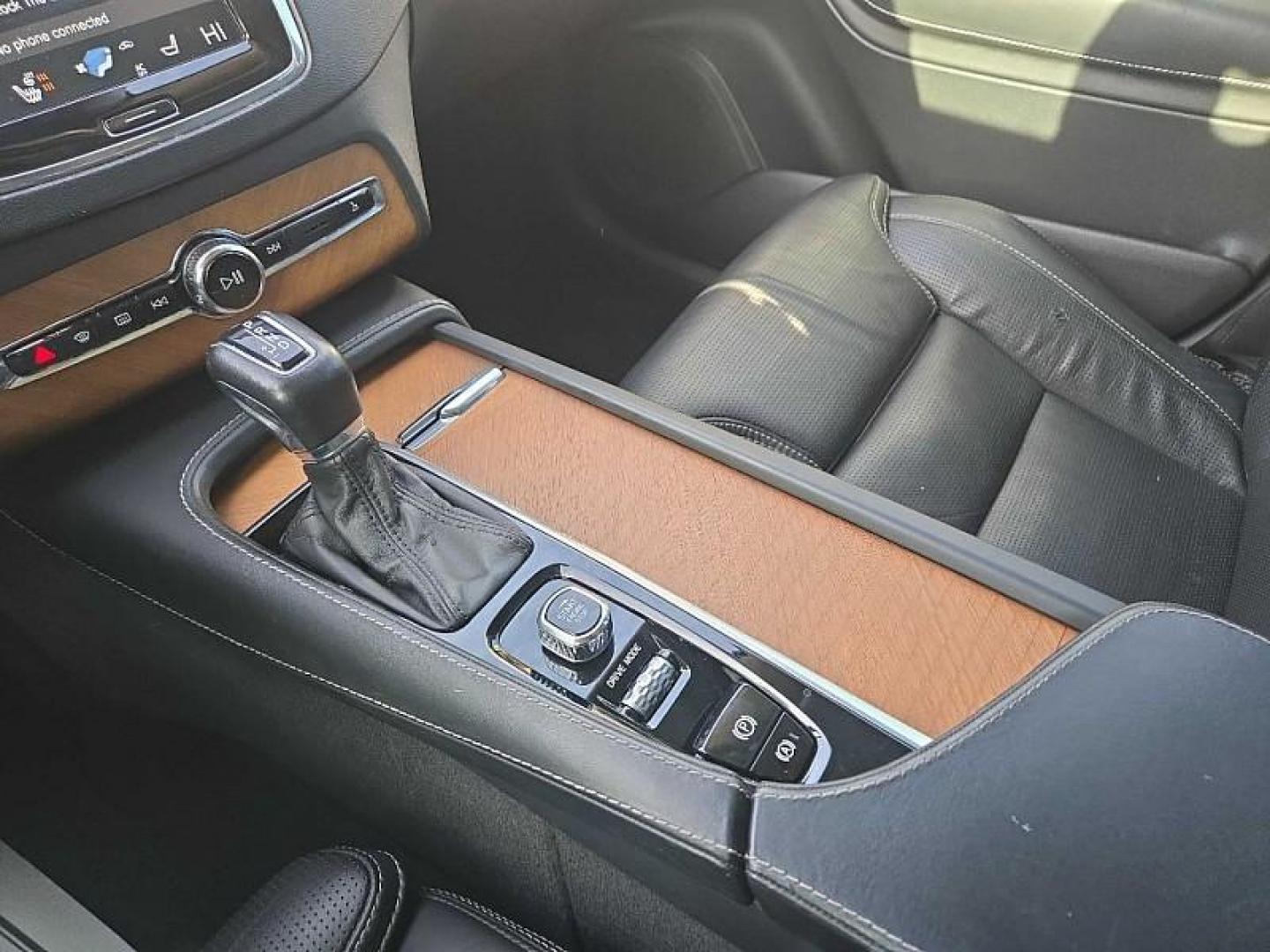 2019 SILVER /BLACK Volvo XC90 T6 Inscription AWD (YV4A22PLXK1) with an 2.0L L4 DOHC 16V engine, 8A transmission, located at 3304 Woodville Road, Northwood, OH, 43619, (419) 210-8019, 41.612694, -83.480743 - Photo#23