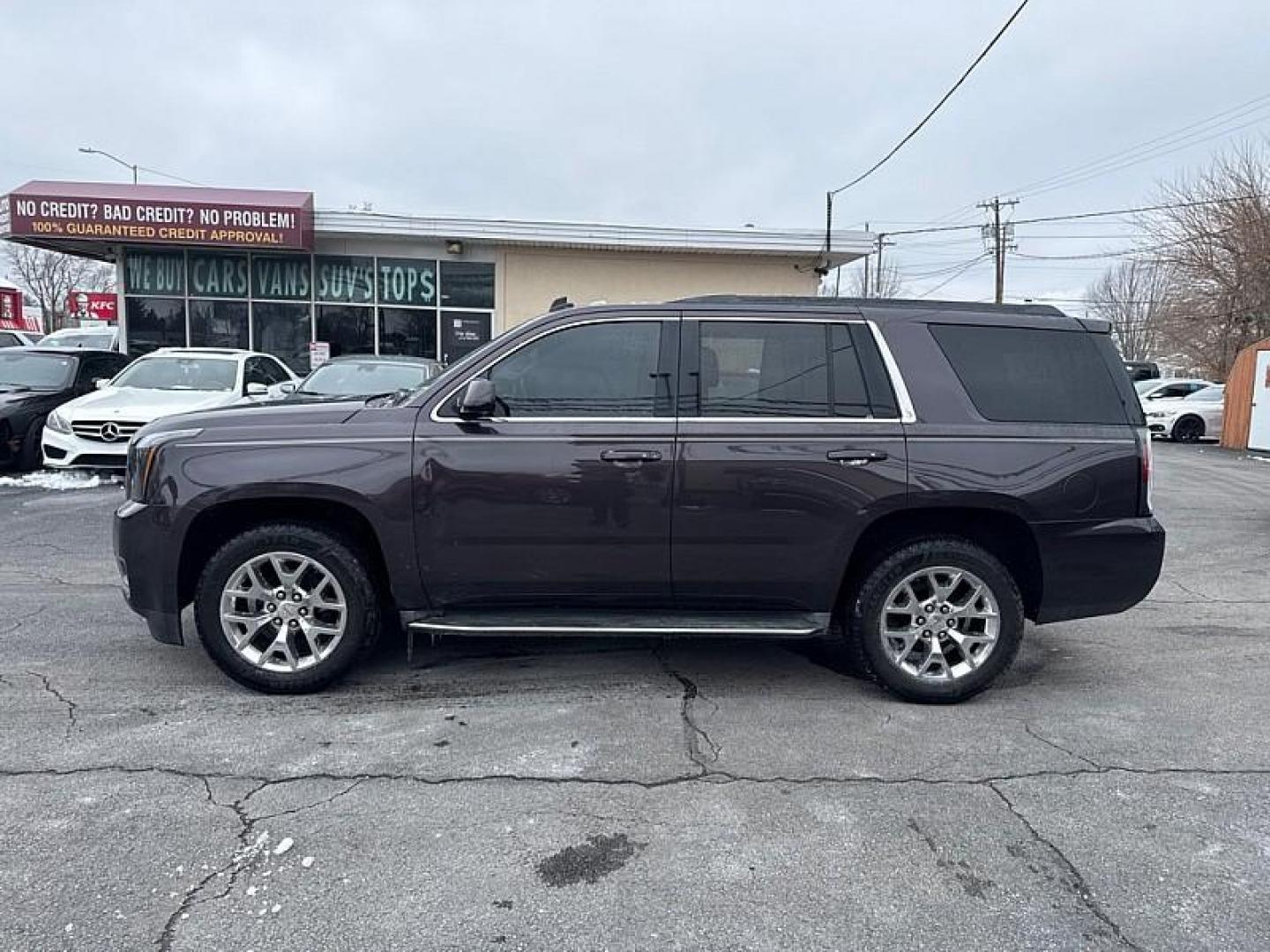 2015 PURPLE /BLACK GMC Yukon SLT 4WD (1GKS2BKC0FR) with an 5.3L V8 OHV 16V FFV engine, 6-Speed Automatic transmission, located at 3304 Woodville Road, Northwood, OH, 43619, (419) 210-8019, 41.612694, -83.480743 - Photo#1