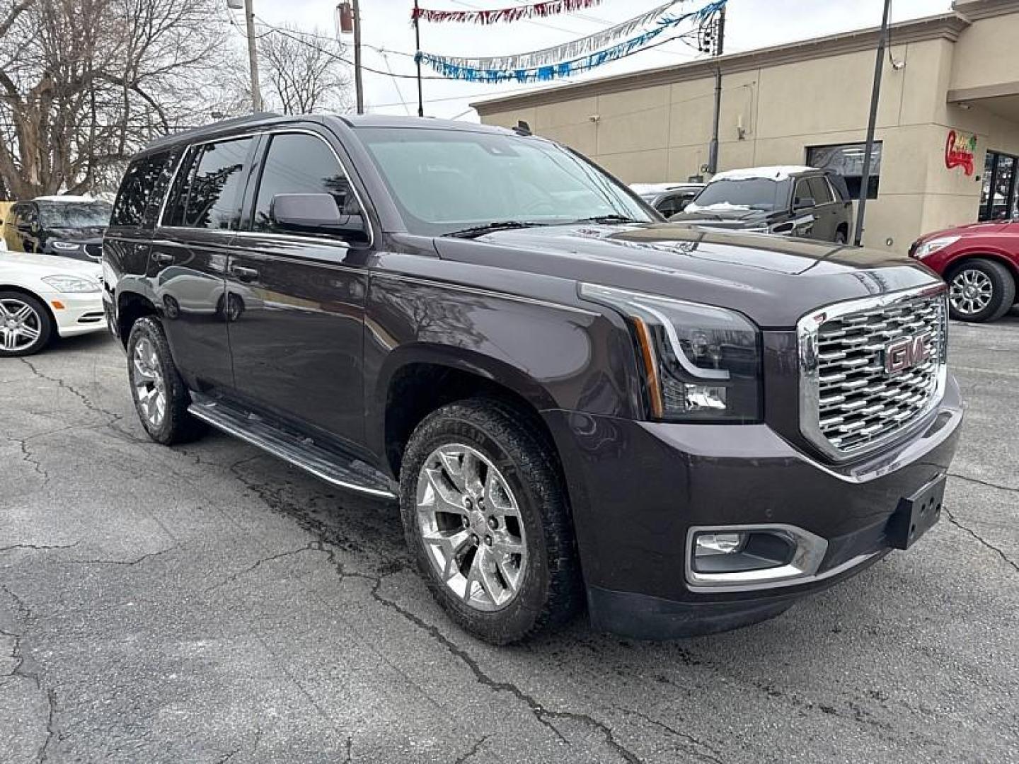 2015 PURPLE /BLACK GMC Yukon SLT 4WD (1GKS2BKC0FR) with an 5.3L V8 OHV 16V FFV engine, 6-Speed Automatic transmission, located at 3304 Woodville Road, Northwood, OH, 43619, (419) 210-8019, 41.612694, -83.480743 - Photo#6