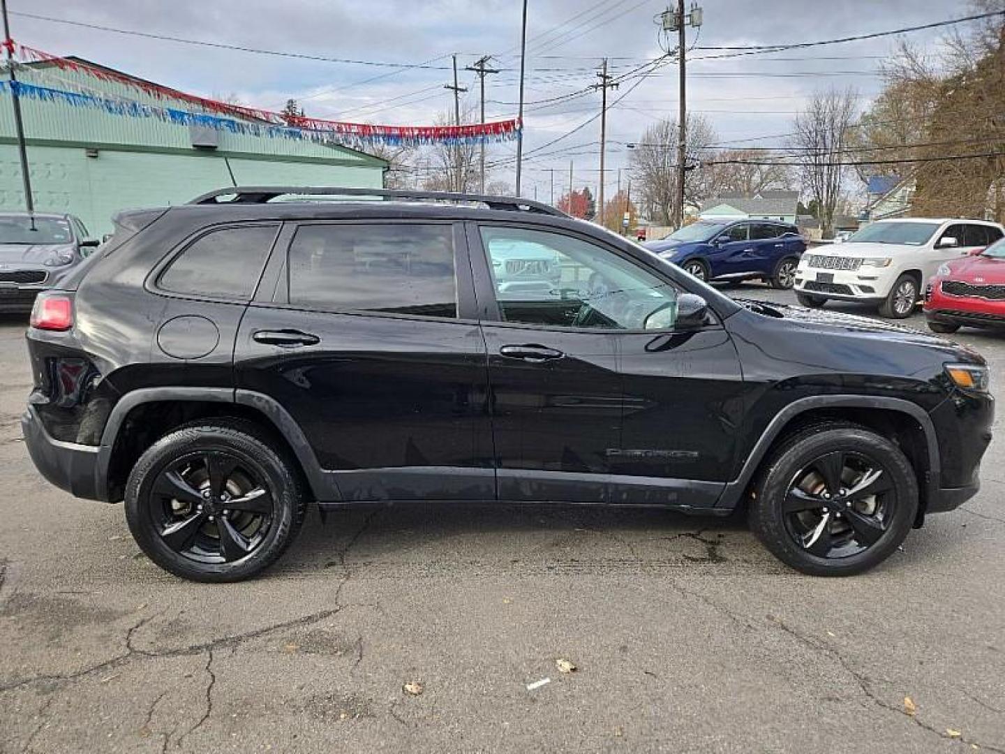 2020 BLACK /BLACK Jeep Cherokee Latitude Plus 4WD (1C4PJMLNXLD) with an 2.0L L4 DOHC 16V TURBO engine, 9A transmission, located at 3304 Woodville Road, Northwood, OH, 43619, (419) 210-8019, 41.612694, -83.480743 - Your #1 Destination for Auto Loans and mdash;No Matter Your Credit!At our dealership, we believe everyone deserves the opportunity to drive their dream car and mdash;whether you have good credit, bad credit, or no credit at all. With a wide selection of hundreds of cars, trucks, and SUVs, you'll fin - Photo#5