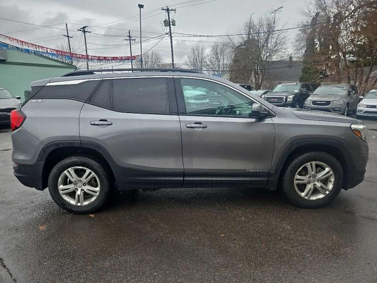 2019 GRAY /BLACK GMC Terrain SLE AWD (3GKALTEV3KL) with an 1.4L L4 DOHC 16V TURBO engine, 6A transmission, located at 3304 Woodville Road, Northwood, OH, 43619, (419) 210-8019, 41.612694, -83.480743 - Your #1 Destination for Auto Loans and mdash;No Matter Your Credit!At our dealership, we believe everyone deserves the opportunity to drive their dream car and mdash;whether you have good credit, bad credit, or no credit at all. With a wide selection of hundreds of cars, trucks, and SUVs, you'll fin - Photo#5