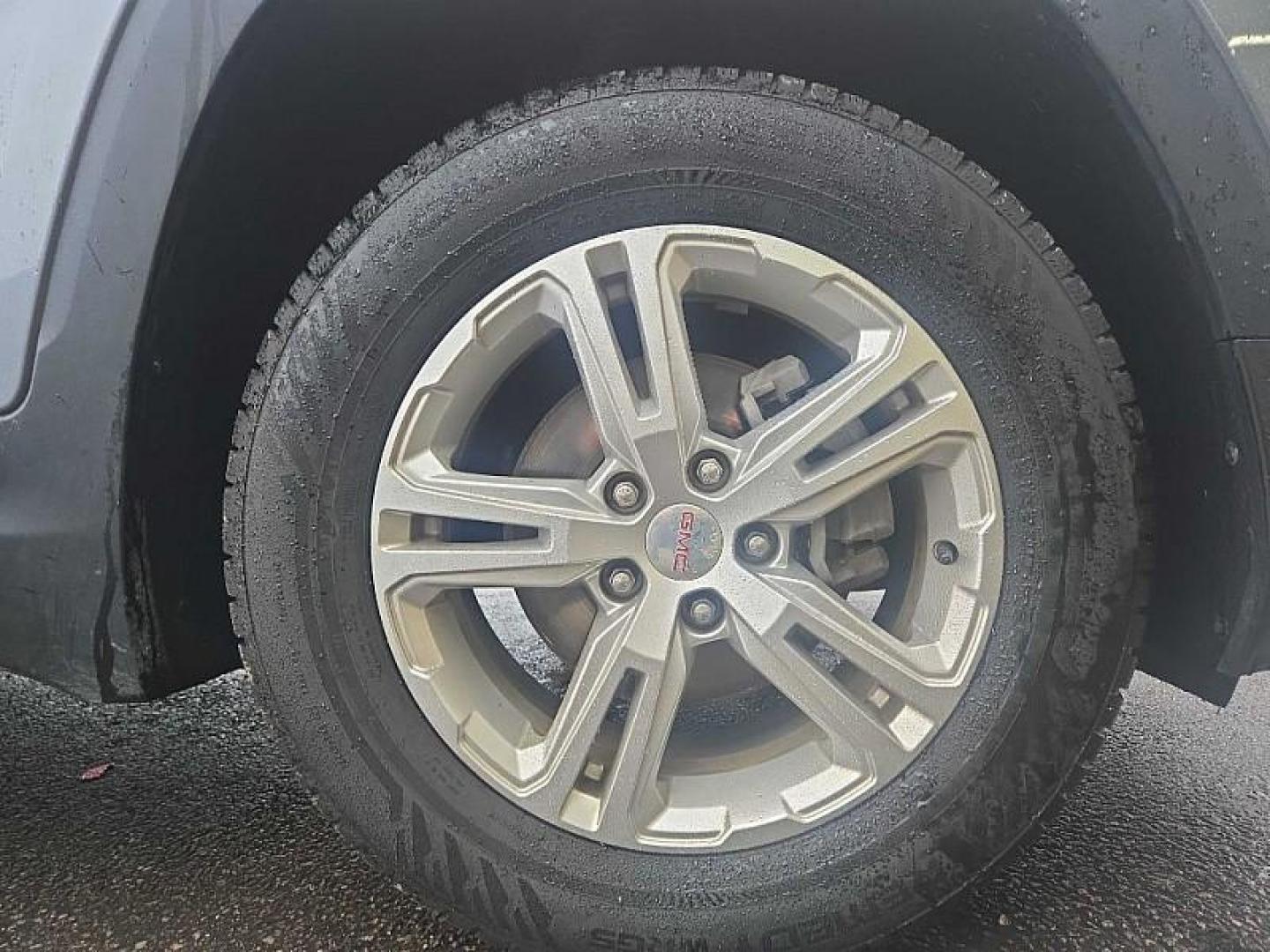 2019 GRAY /BLACK GMC Terrain SLE AWD (3GKALTEV3KL) with an 1.4L L4 DOHC 16V TURBO engine, 6A transmission, located at 3304 Woodville Road, Northwood, OH, 43619, (419) 210-8019, 41.612694, -83.480743 - Your #1 Destination for Auto Loans and mdash;No Matter Your Credit!At our dealership, we believe everyone deserves the opportunity to drive their dream car and mdash;whether you have good credit, bad credit, or no credit at all. With a wide selection of hundreds of cars, trucks, and SUVs, you'll fin - Photo#16