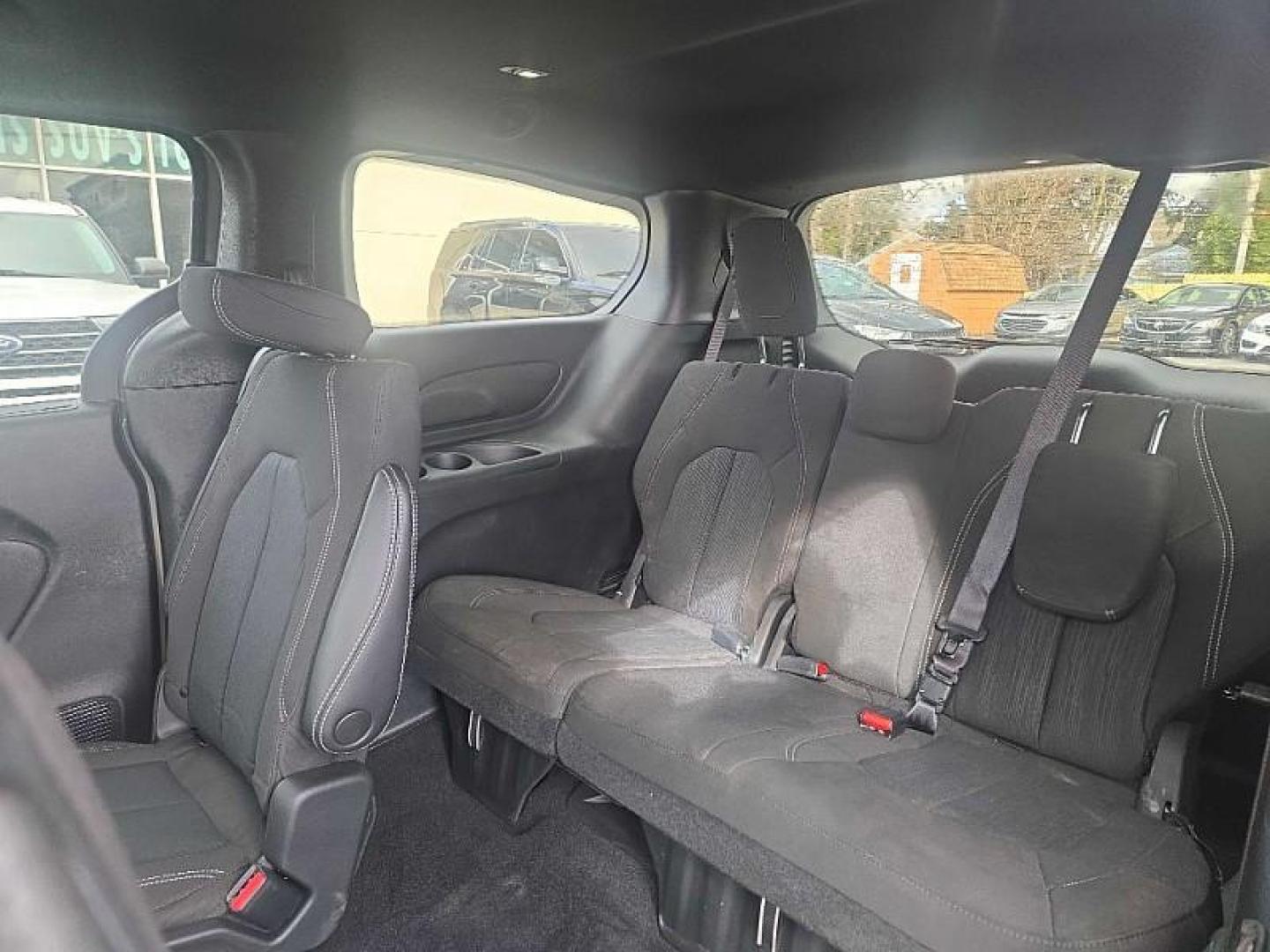 2022 GRAY /BLACK Chrysler Pacifica Touring (2C4RC1FG8NR) with an 3.6L V6 DOHC 24V engine, 9A transmission, located at 3304 Woodville Road, Northwood, OH, 43619, (419) 210-8019, 41.612694, -83.480743 - Your #1 Destination for Auto Loans and mdash;No Matter Your Credit!At our dealership, we believe everyone deserves the opportunity to drive their dream car and mdash;whether you have good credit, bad credit, or no credit at all. With a wide selection of hundreds of cars, trucks, and SUVs, you'll fin - Photo#12