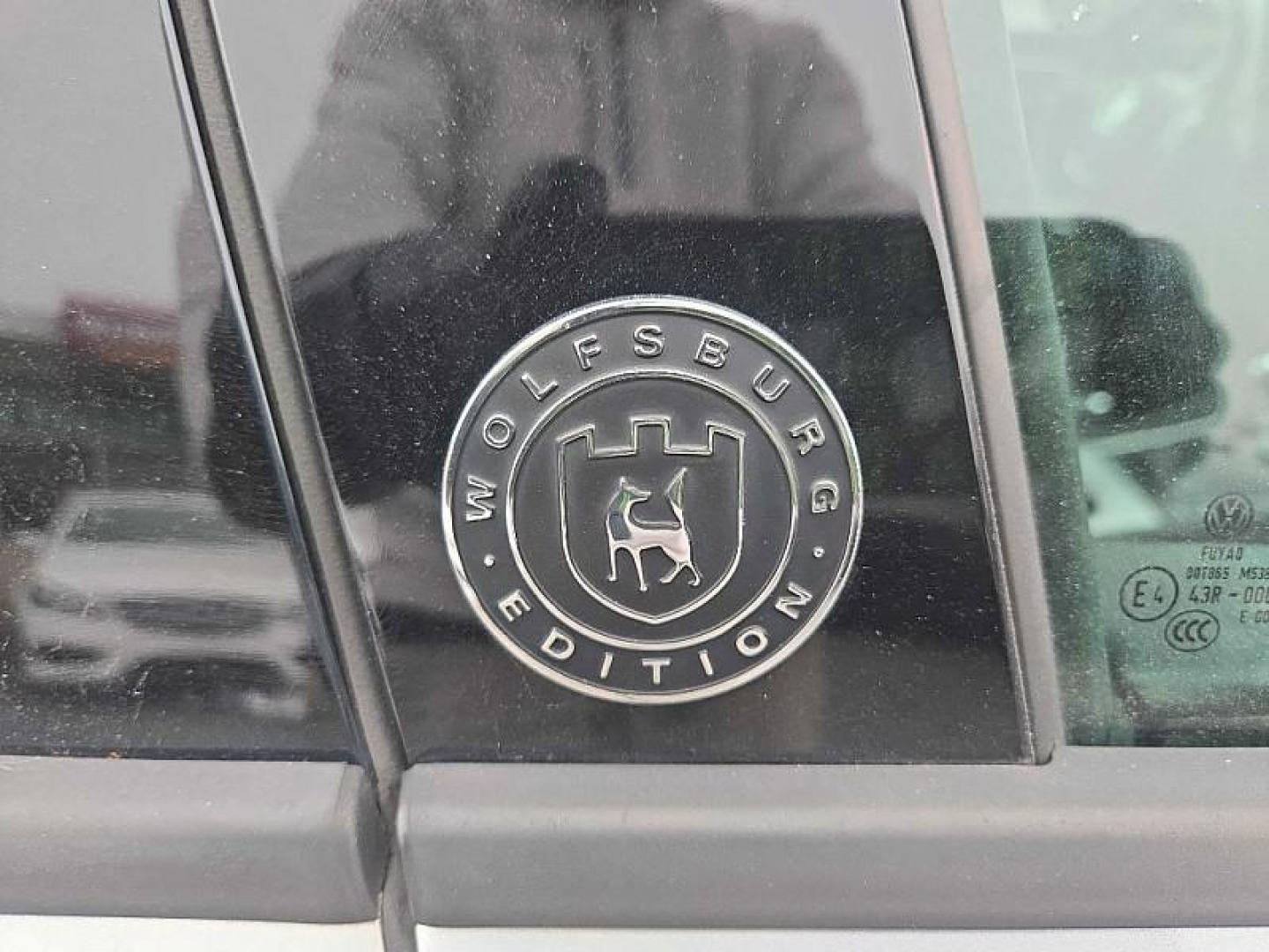 2019 SILVER /BLACK Volkswagen Passat Wolfsburg Edition (1VWLA7A34KC) with an 2.0L L4 DOHC 16V engine, 6A transmission, located at 3304 Woodville Road, Northwood, OH, 43619, (419) 210-8019, 41.612694, -83.480743 - Your #1 Destination for Auto Loans and mdash;No Matter Your Credit!At our dealership, we believe everyone deserves the opportunity to drive their dream car and mdash;whether you have good credit, bad credit, or no credit at all. With a wide selection of hundreds of cars, trucks, and SUVs, you'll fin - Photo#17