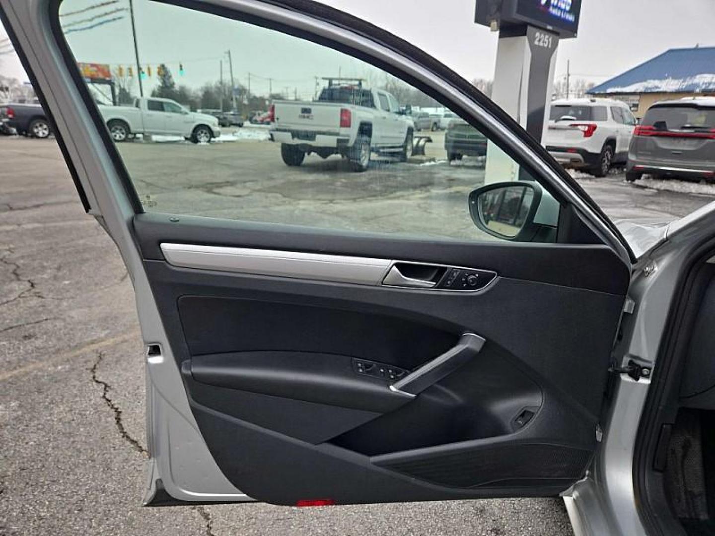 2019 SILVER /BLACK Volkswagen Passat Wolfsburg Edition (1VWLA7A34KC) with an 2.0L L4 DOHC 16V engine, 6A transmission, located at 3304 Woodville Road, Northwood, OH, 43619, (419) 210-8019, 41.612694, -83.480743 - Your #1 Destination for Auto Loans and mdash;No Matter Your Credit!At our dealership, we believe everyone deserves the opportunity to drive their dream car and mdash;whether you have good credit, bad credit, or no credit at all. With a wide selection of hundreds of cars, trucks, and SUVs, you'll fin - Photo#71