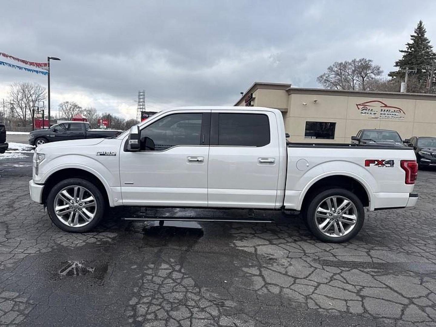 2016 SILVER /BLACK Ford F-150 XLT SuperCrew 6.5-ft. Bed 4WD (1FTEW1EG3GF) with an 3.5L V6 TURBO engine, 6A transmission, located at 3304 Woodville Road, Northwood, OH, 43619, (419) 210-8019, 41.612694, -83.480743 - Your #1 Destination for Auto Loans and mdash;No Matter Your Credit!At our dealership, we believe everyone deserves the opportunity to drive their dream car and mdash;whether you have good credit, bad credit, or no credit at all. With a wide selection of hundreds of cars, trucks, and SUVs, you'll fin - Photo#1