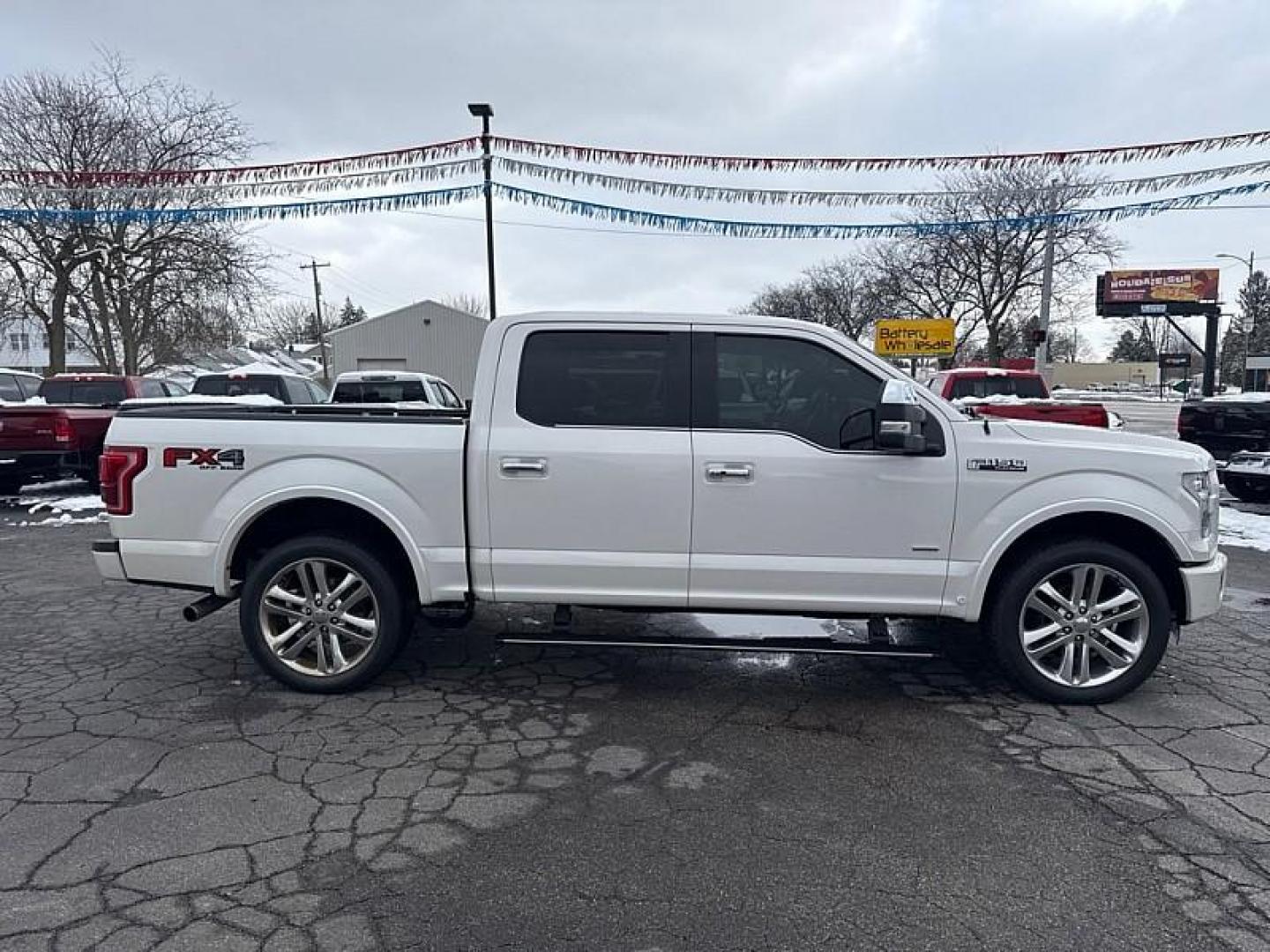 2016 SILVER /BLACK Ford F-150 XLT SuperCrew 6.5-ft. Bed 4WD (1FTEW1EG3GF) with an 3.5L V6 TURBO engine, 6A transmission, located at 3304 Woodville Road, Northwood, OH, 43619, (419) 210-8019, 41.612694, -83.480743 - Your #1 Destination for Auto Loans and mdash;No Matter Your Credit!At our dealership, we believe everyone deserves the opportunity to drive their dream car and mdash;whether you have good credit, bad credit, or no credit at all. With a wide selection of hundreds of cars, trucks, and SUVs, you'll fin - Photo#5