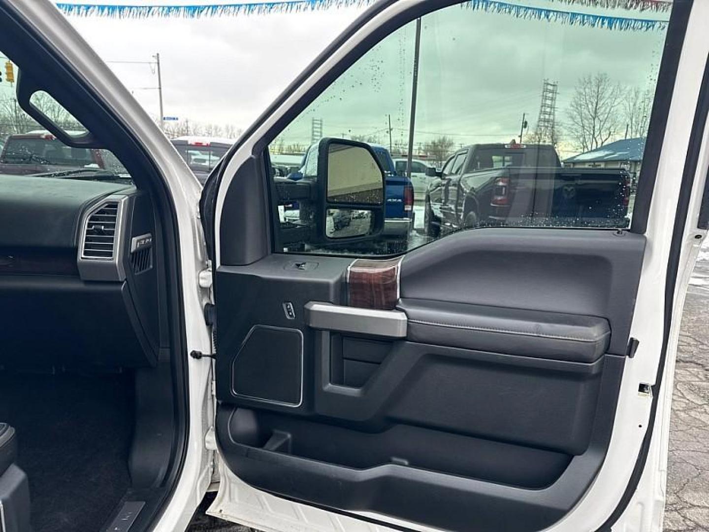 2016 SILVER /BLACK Ford F-150 XLT SuperCrew 6.5-ft. Bed 4WD (1FTEW1EG3GF) with an 3.5L V6 TURBO engine, 6A transmission, located at 3304 Woodville Road, Northwood, OH, 43619, (419) 210-8019, 41.612694, -83.480743 - Your #1 Destination for Auto Loans and mdash;No Matter Your Credit!At our dealership, we believe everyone deserves the opportunity to drive their dream car and mdash;whether you have good credit, bad credit, or no credit at all. With a wide selection of hundreds of cars, trucks, and SUVs, you'll fin - Photo#14