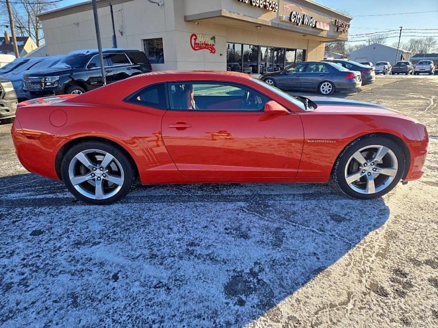 2011 ORANGE /ORANGE/BLACK Chevrolet Camaro 2SS Coupe (2G1FT1EW0B9) with an 6.2L V8 OHV 16V engine, 6-Speed Manual transmission, located at 3304 Woodville Road, Northwood, OH, 43619, (419) 210-8019, 41.612694, -83.480743 - Your #1 Destination for Auto Loans and mdash;No Matter Your Credit!At our dealership, we believe everyone deserves the opportunity to drive their dream car and mdash;whether you have good credit, bad credit, or no credit at all. With a wide selection of hundreds of cars, trucks, and SUVs, you'll fin - Photo#5