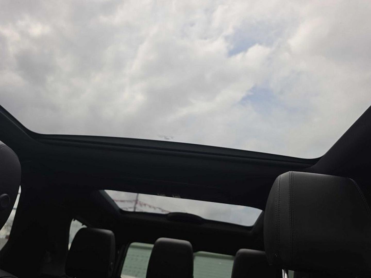 2020 GRAY /BLACK Land Rover Discovery Landmark Edition (SALRU2RV0L2) with an 3.0L V6 DOHC 24V engine, 8A transmission, located at 3304 Woodville Road, Northwood, OH, 43619, (419) 210-8019, 41.612694, -83.480743 - Your #1 Destination for Auto Loans and mdash;No Matter Your Credit!At our dealership, we believe everyone deserves the opportunity to drive their dream car and mdash;whether you have good credit, bad credit, or no credit at all. With a wide selection of hundreds of cars, trucks, and SUVs, you'll fin- Photo#28