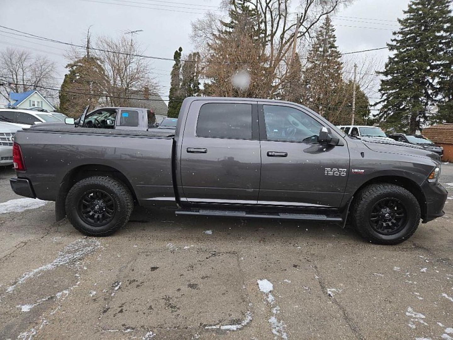 2014 GRAY RAM 1500 Sport Crew Cab LWB 4WD (1C6RR7UT2ES) with an 5.7L V8 OHV 16V engine, 6-Speed Automatic transmission, located at 3304 Woodville Road, Northwood, OH, 43619, (419) 210-8019, 41.612694, -83.480743 - Your #1 Destination for Auto Loans and mdash;No Matter Your Credit!At our dealership, we believe everyone deserves the opportunity to drive their dream car and mdash;whether you have good credit, bad credit, or no credit at all. With a wide selection of hundreds of cars, trucks, and SUVs, you'll fin - Photo#5