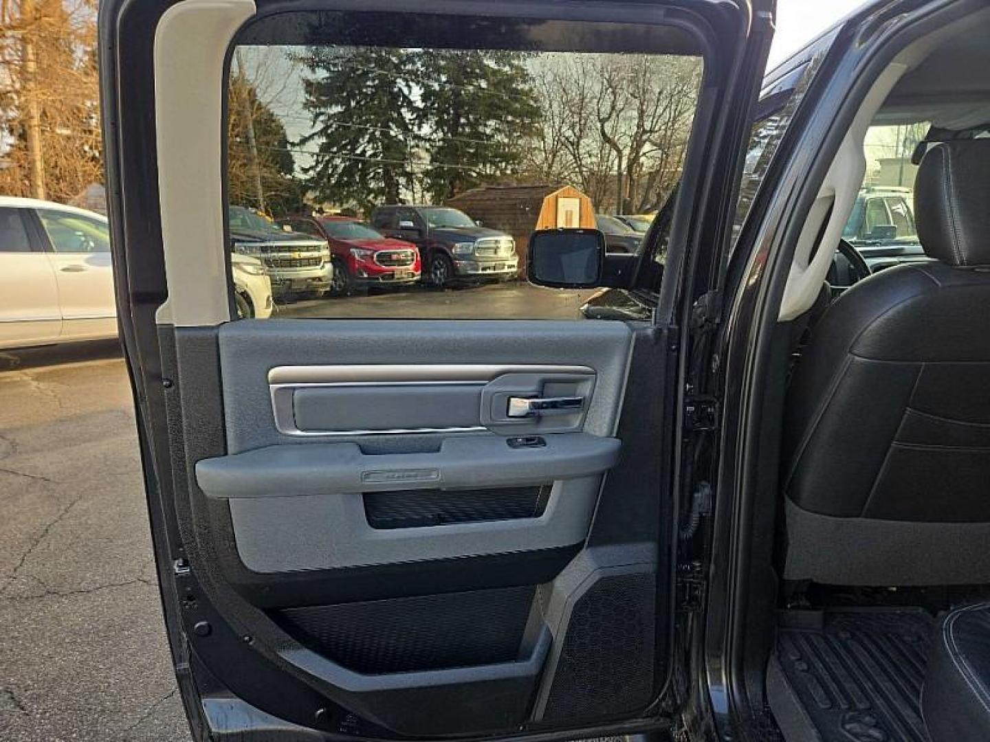 2018 BLACK /BLACK RAM 1500 SLT Crew Cab SWB 4WD (1C6RR7LM3JS) with an 3.0L V6 DIESEL engine, 8A transmission, located at 3304 Woodville Road, Northwood, OH, 43619, (419) 210-8019, 41.612694, -83.480743 - Your #1 Destination for Auto Loans and mdash;No Matter Your Credit!At our dealership, we believe everyone deserves the opportunity to drive their dream car and mdash;whether you have good credit, bad credit, or no credit at all. With a wide selection of hundreds of cars, trucks, and SUVs, you'll fin - Photo#10
