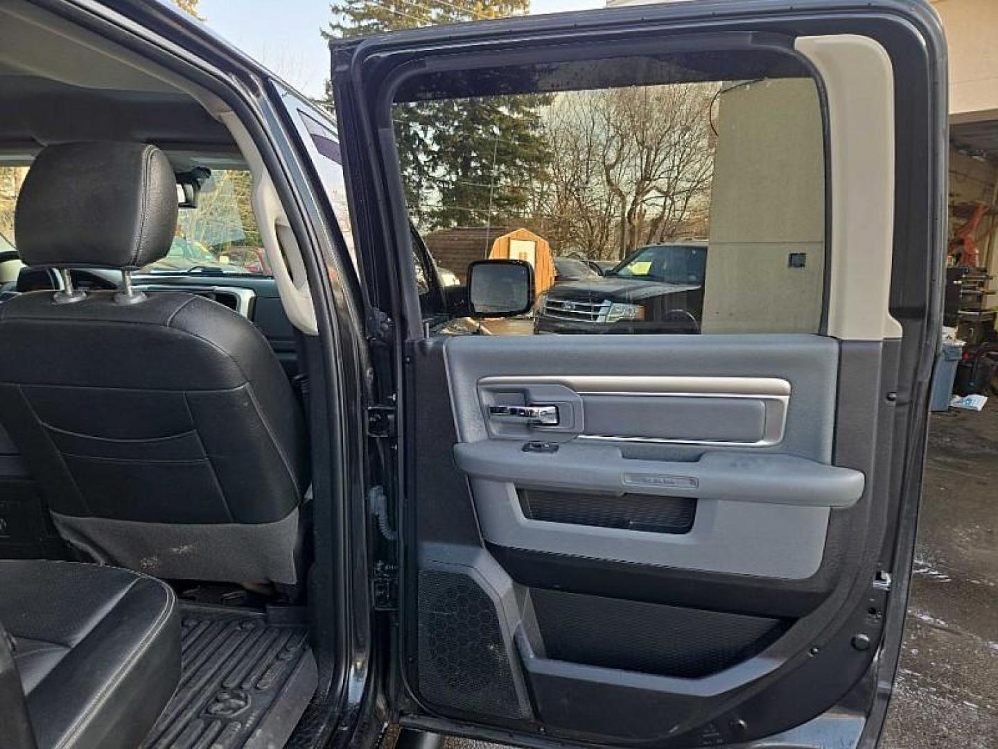 2018 BLACK /BLACK RAM 1500 SLT Crew Cab SWB 4WD (1C6RR7LM3JS) with an 3.0L V6 DIESEL engine, 8A transmission, located at 3304 Woodville Road, Northwood, OH, 43619, (419) 210-8019, 41.612694, -83.480743 - Your #1 Destination for Auto Loans and mdash;No Matter Your Credit!At our dealership, we believe everyone deserves the opportunity to drive their dream car and mdash;whether you have good credit, bad credit, or no credit at all. With a wide selection of hundreds of cars, trucks, and SUVs, you'll fin - Photo#13