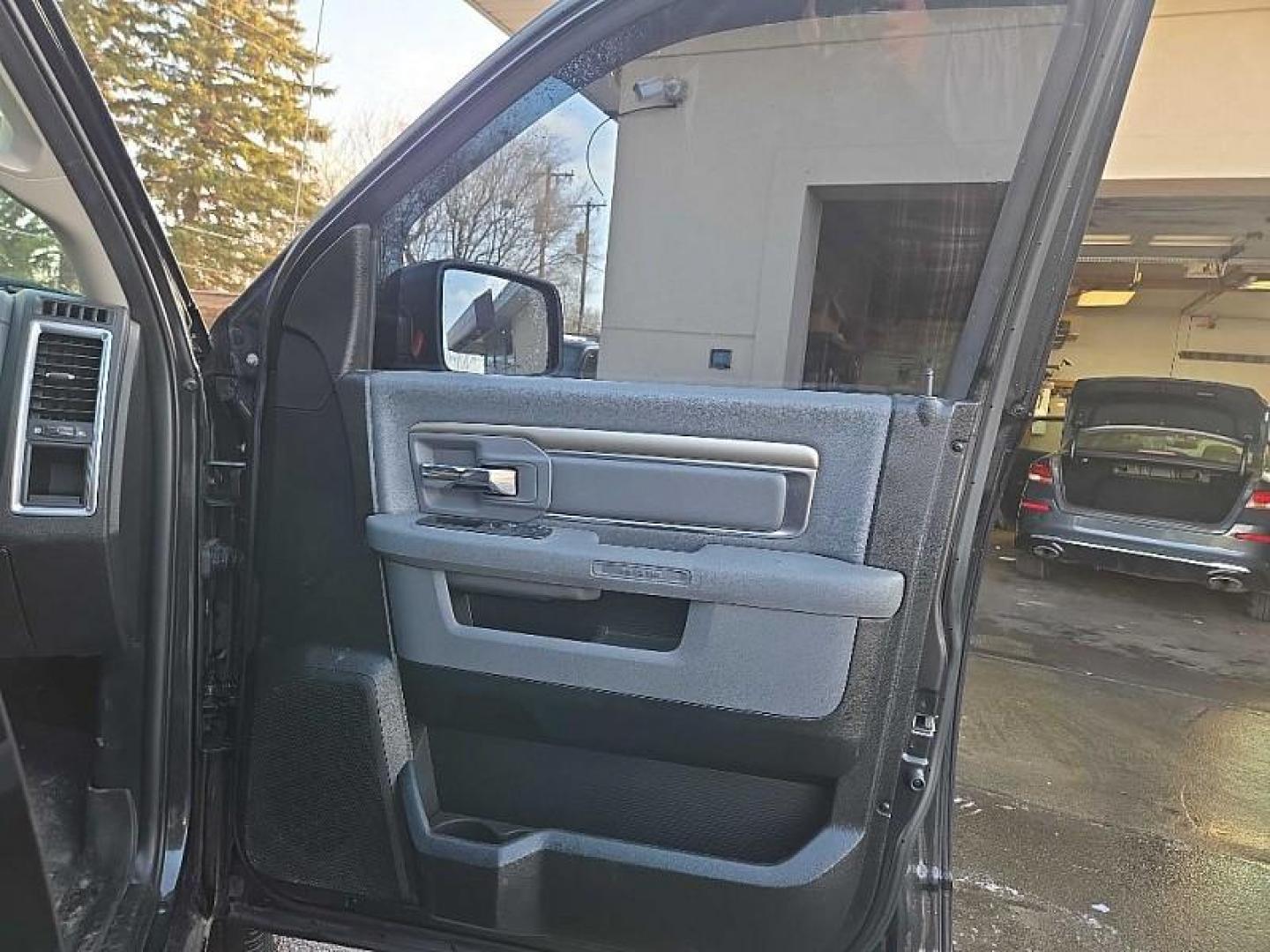 2018 BLACK /BLACK RAM 1500 SLT Crew Cab SWB 4WD (1C6RR7LM3JS) with an 3.0L V6 DIESEL engine, 8A transmission, located at 3304 Woodville Road, Northwood, OH, 43619, (419) 210-8019, 41.612694, -83.480743 - Your #1 Destination for Auto Loans and mdash;No Matter Your Credit!At our dealership, we believe everyone deserves the opportunity to drive their dream car and mdash;whether you have good credit, bad credit, or no credit at all. With a wide selection of hundreds of cars, trucks, and SUVs, you'll fin - Photo#15