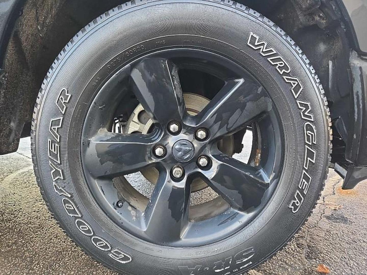 2018 BLACK /BLACK RAM 1500 SLT Crew Cab SWB 4WD (1C6RR7LM3JS) with an 3.0L V6 DIESEL engine, 8A transmission, located at 3304 Woodville Road, Northwood, OH, 43619, (419) 210-8019, 41.612694, -83.480743 - Your #1 Destination for Auto Loans and mdash;No Matter Your Credit!At our dealership, we believe everyone deserves the opportunity to drive their dream car and mdash;whether you have good credit, bad credit, or no credit at all. With a wide selection of hundreds of cars, trucks, and SUVs, you'll fin - Photo#17