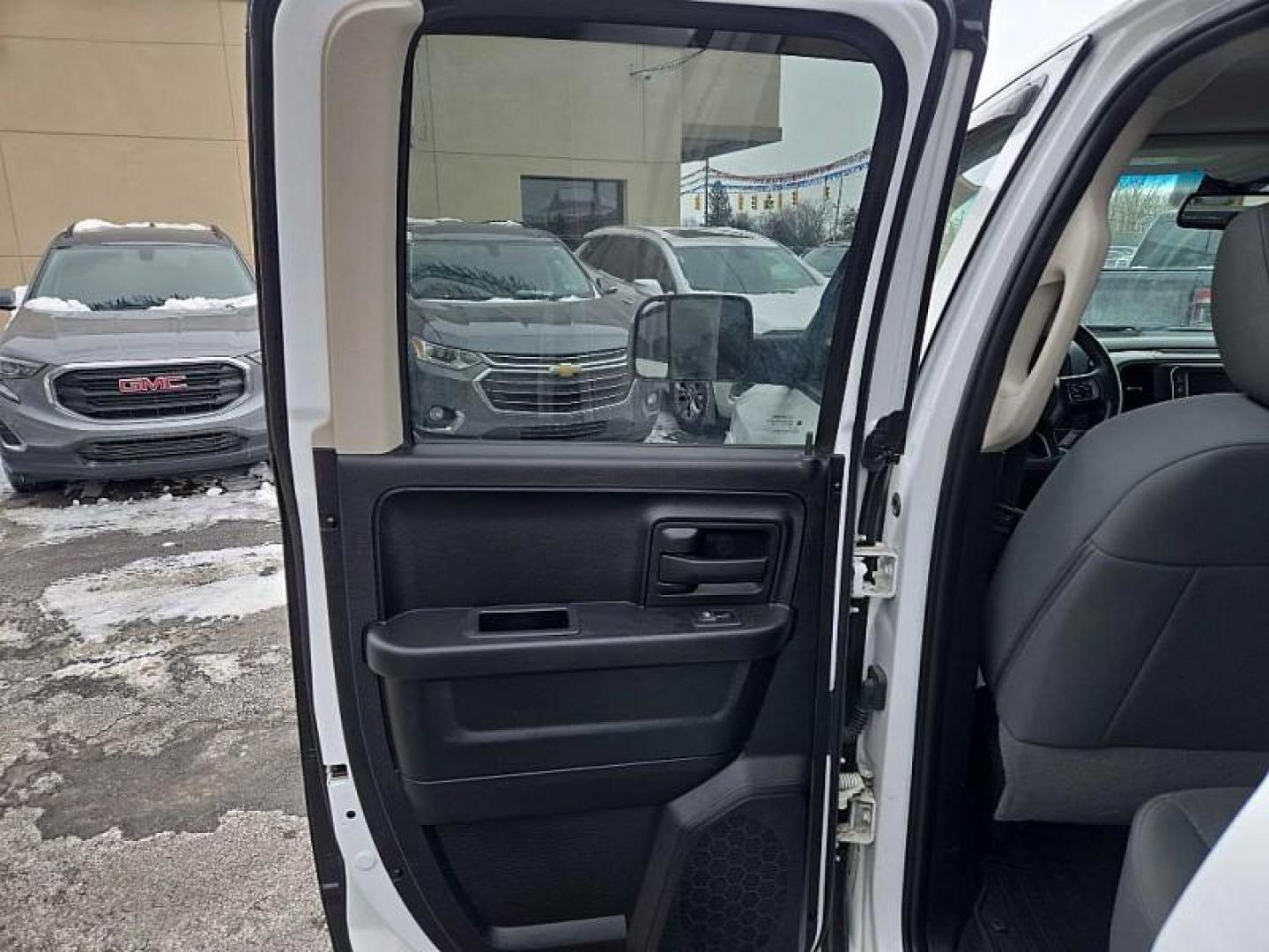 2016 WHITE RAM 1500 Tradesman Quad Cab 4WD (1C6RR7FG8GS) with an 3.6L V6 DOHC 24V FFV engine, 6A transmission, located at 3304 Woodville Road, Northwood, OH, 43619, (419) 210-8019, 41.612694, -83.480743 - Your #1 Destination for Auto Loans and mdash;No Matter Your Credit!At our dealership, we believe everyone deserves the opportunity to drive their dream car and mdash;whether you have good credit, bad credit, or no credit at all. With a wide selection of hundreds of cars, trucks, and SUVs, you'll fin - Photo#10
