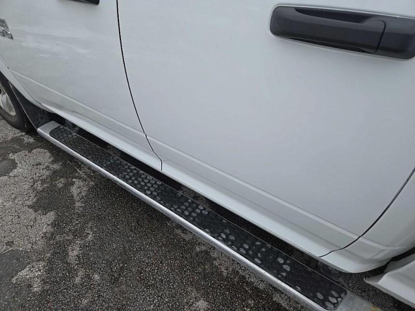 2016 WHITE RAM 1500 Tradesman Quad Cab 4WD (1C6RR7FG8GS) with an 3.6L V6 DOHC 24V FFV engine, 6A transmission, located at 3304 Woodville Road, Northwood, OH, 43619, (419) 210-8019, 41.612694, -83.480743 - Your #1 Destination for Auto Loans and mdash;No Matter Your Credit!At our dealership, we believe everyone deserves the opportunity to drive their dream car and mdash;whether you have good credit, bad credit, or no credit at all. With a wide selection of hundreds of cars, trucks, and SUVs, you'll fin - Photo#14