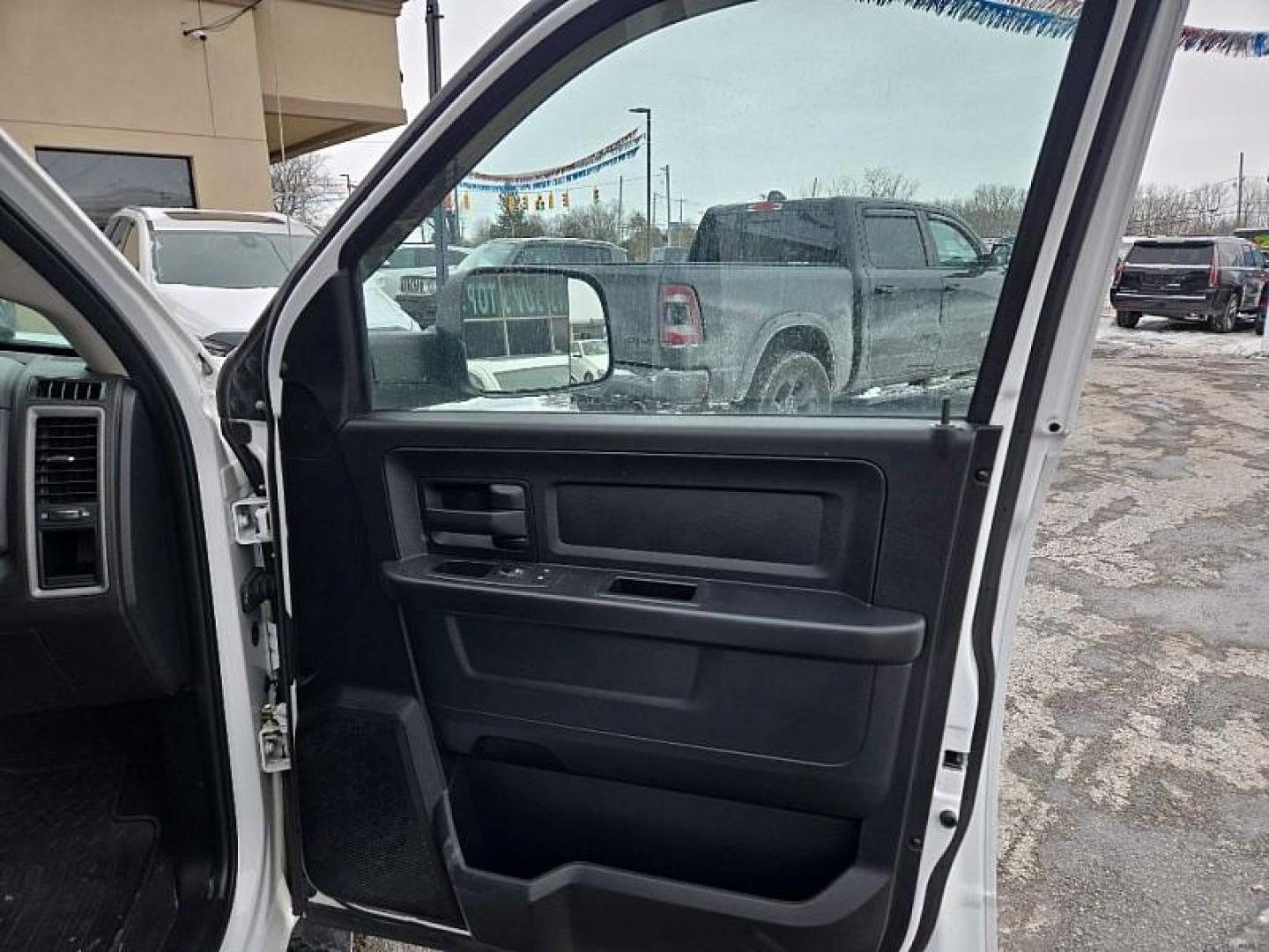 2016 WHITE RAM 1500 Tradesman Quad Cab 4WD (1C6RR7FG8GS) with an 3.6L V6 DOHC 24V FFV engine, 6A transmission, located at 3304 Woodville Road, Northwood, OH, 43619, (419) 210-8019, 41.612694, -83.480743 - Your #1 Destination for Auto Loans and mdash;No Matter Your Credit!At our dealership, we believe everyone deserves the opportunity to drive their dream car and mdash;whether you have good credit, bad credit, or no credit at all. With a wide selection of hundreds of cars, trucks, and SUVs, you'll fin - Photo#15