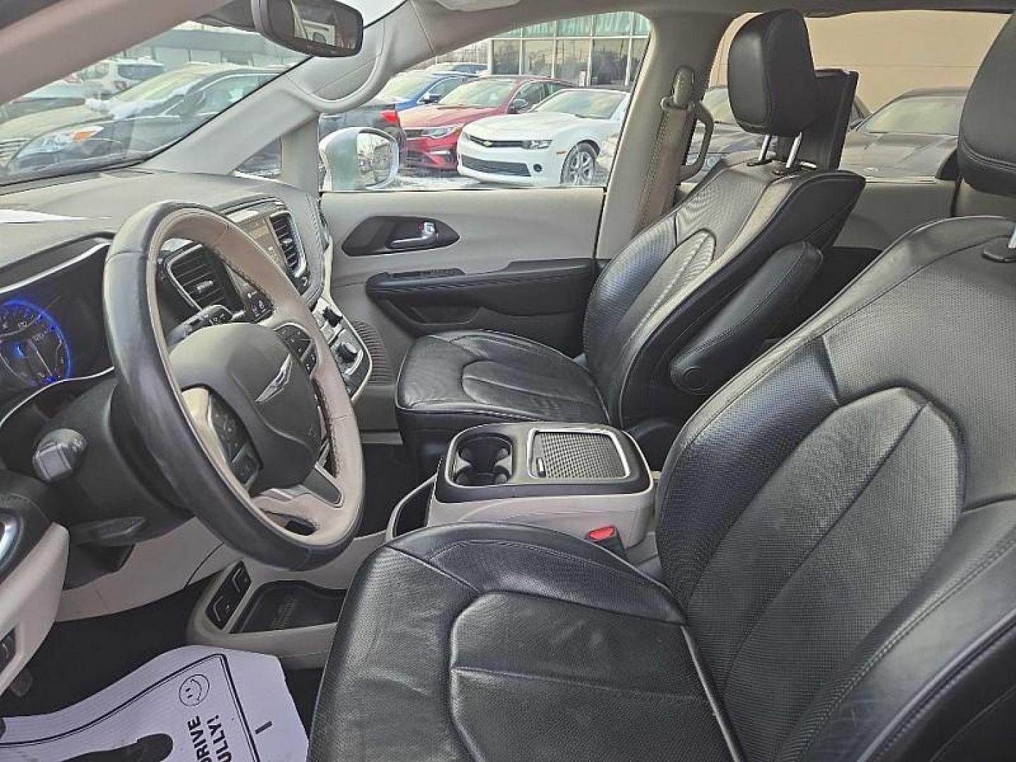 2020 SILVER /BLACK Chrysler Pacifica Limited (2C4RC1GG2LR) with an 3.6L V6 DOHC 24V engine, 9A transmission, located at 3304 Woodville Road, Northwood, OH, 43619, (419) 210-8019, 41.612694, -83.480743 - Your #1 Destination for Auto Loans and mdash;No Matter Your Credit!At our dealership, we believe everyone deserves the opportunity to drive their dream car and mdash;whether you have good credit, bad credit, or no credit at all. With a wide selection of hundreds of cars, trucks, and SUVs, you'll fin - Photo#9