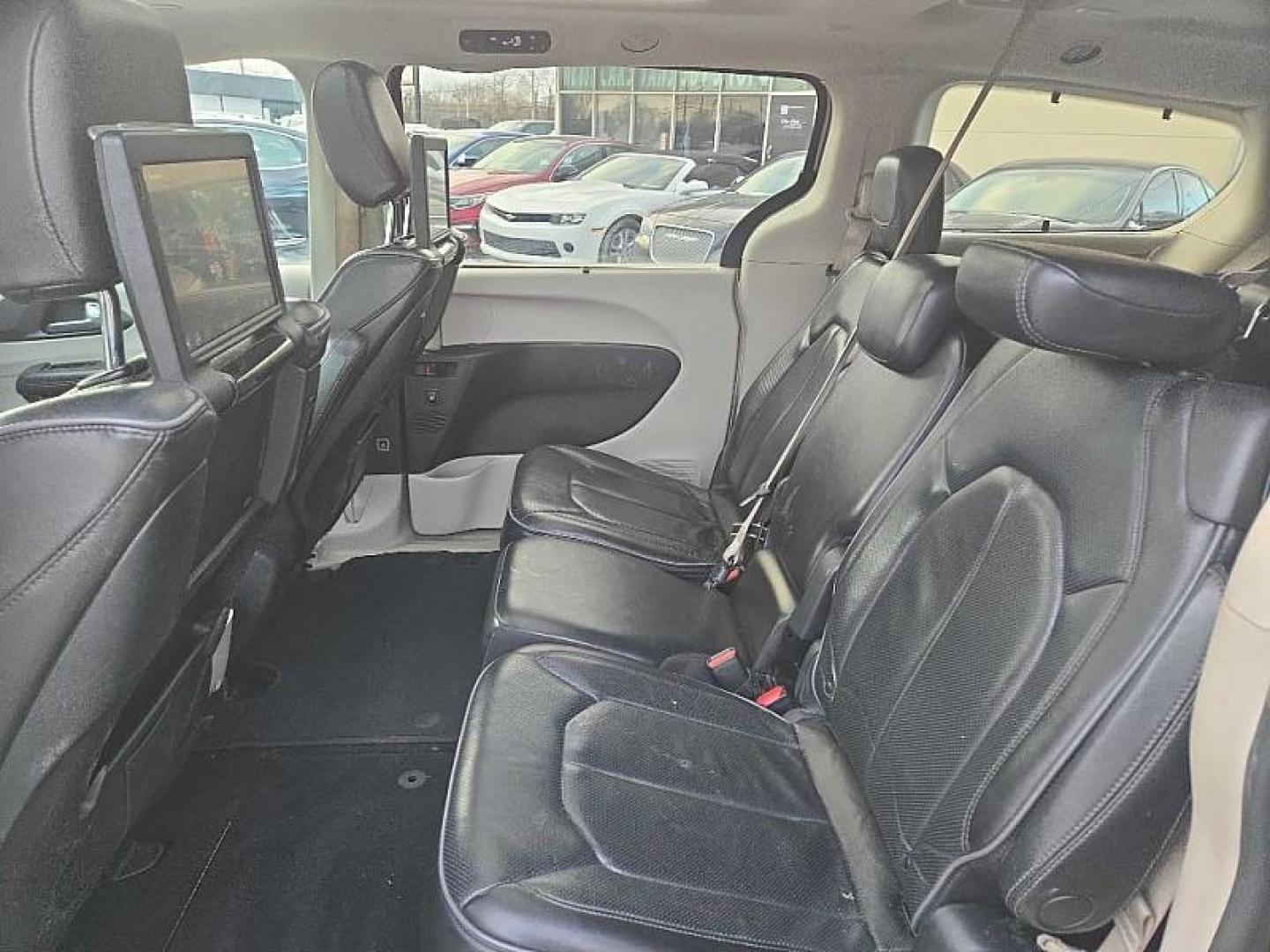 2020 SILVER /BLACK Chrysler Pacifica Limited (2C4RC1GG2LR) with an 3.6L V6 DOHC 24V engine, 9A transmission, located at 3304 Woodville Road, Northwood, OH, 43619, (419) 210-8019, 41.612694, -83.480743 - Your #1 Destination for Auto Loans and mdash;No Matter Your Credit!At our dealership, we believe everyone deserves the opportunity to drive their dream car and mdash;whether you have good credit, bad credit, or no credit at all. With a wide selection of hundreds of cars, trucks, and SUVs, you'll fin - Photo#10