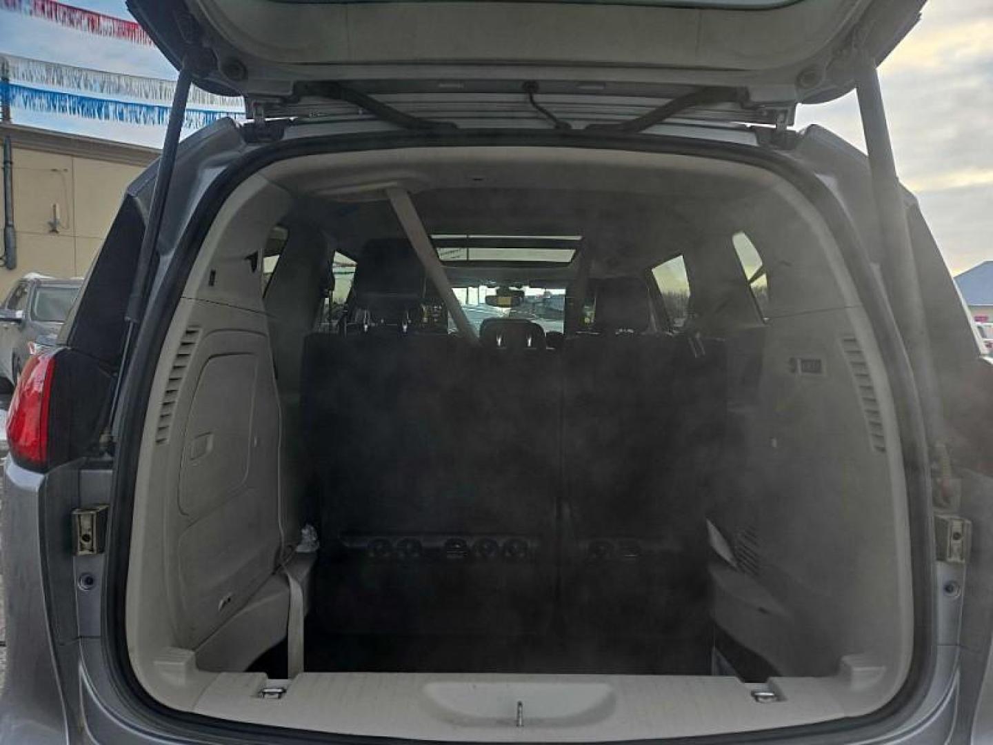 2020 SILVER /BLACK Chrysler Pacifica Limited (2C4RC1GG2LR) with an 3.6L V6 DOHC 24V engine, 9A transmission, located at 3304 Woodville Road, Northwood, OH, 43619, (419) 210-8019, 41.612694, -83.480743 - Your #1 Destination for Auto Loans and mdash;No Matter Your Credit!At our dealership, we believe everyone deserves the opportunity to drive their dream car and mdash;whether you have good credit, bad credit, or no credit at all. With a wide selection of hundreds of cars, trucks, and SUVs, you'll fin - Photo#13