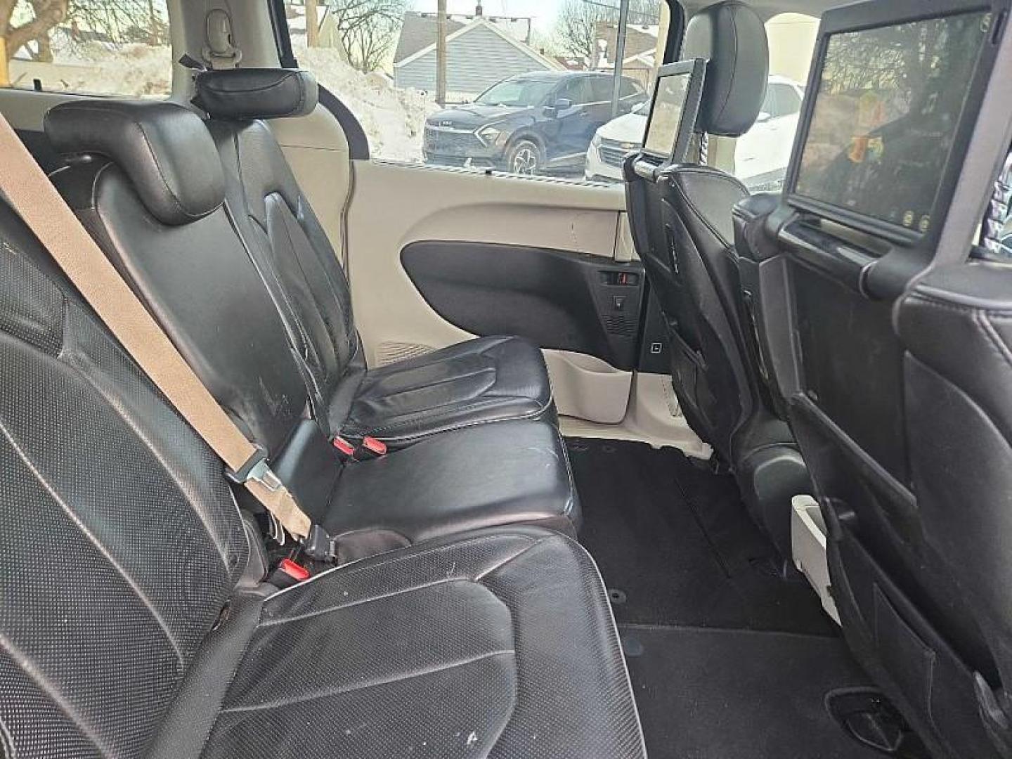 2020 SILVER /BLACK Chrysler Pacifica Limited (2C4RC1GG2LR) with an 3.6L V6 DOHC 24V engine, 9A transmission, located at 3304 Woodville Road, Northwood, OH, 43619, (419) 210-8019, 41.612694, -83.480743 - Your #1 Destination for Auto Loans and mdash;No Matter Your Credit!At our dealership, we believe everyone deserves the opportunity to drive their dream car and mdash;whether you have good credit, bad credit, or no credit at all. With a wide selection of hundreds of cars, trucks, and SUVs, you'll fin - Photo#15