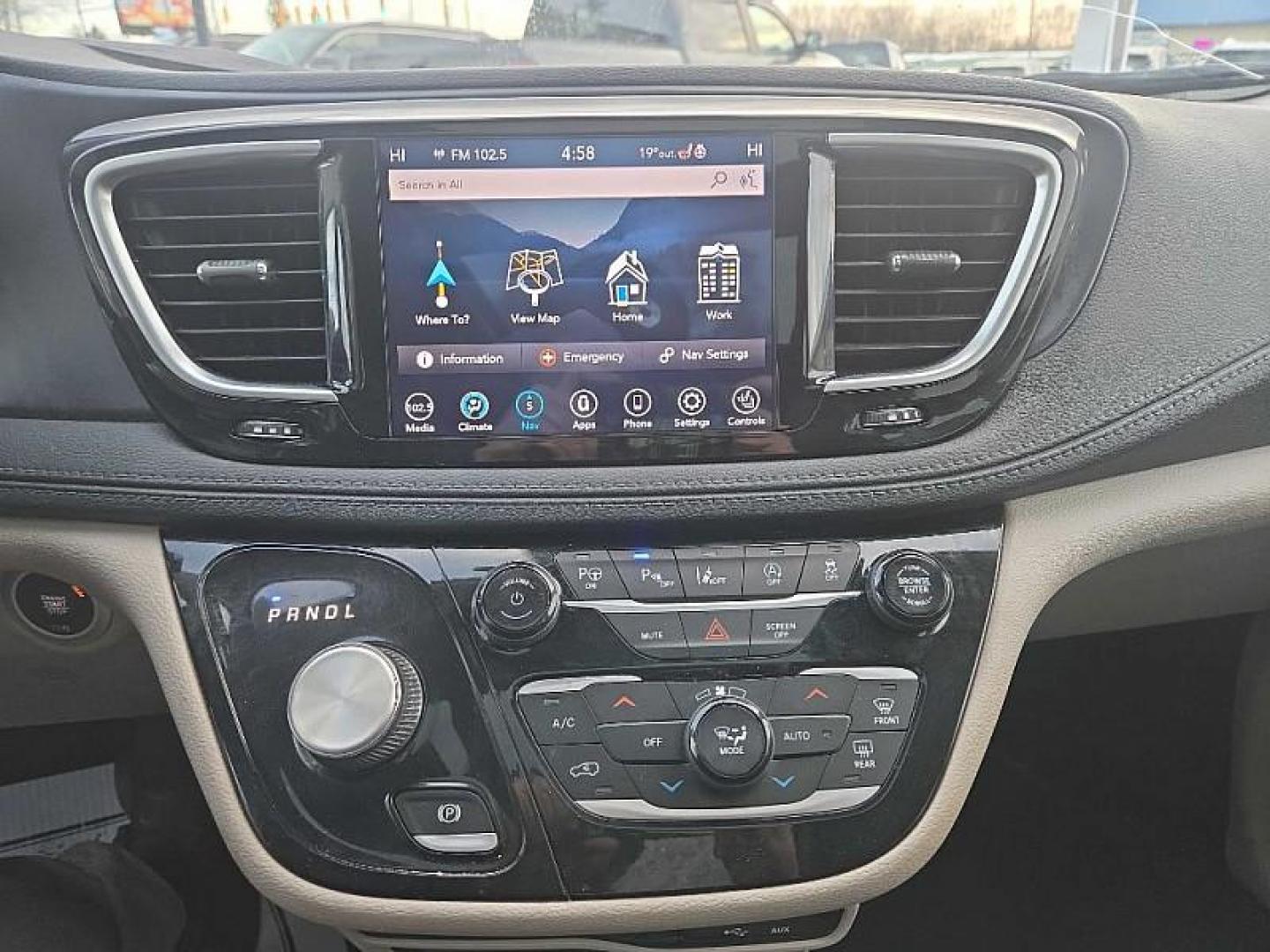 2020 SILVER /BLACK Chrysler Pacifica Limited (2C4RC1GG2LR) with an 3.6L V6 DOHC 24V engine, 9A transmission, located at 3304 Woodville Road, Northwood, OH, 43619, (419) 210-8019, 41.612694, -83.480743 - Your #1 Destination for Auto Loans and mdash;No Matter Your Credit!At our dealership, we believe everyone deserves the opportunity to drive their dream car and mdash;whether you have good credit, bad credit, or no credit at all. With a wide selection of hundreds of cars, trucks, and SUVs, you'll fin - Photo#29