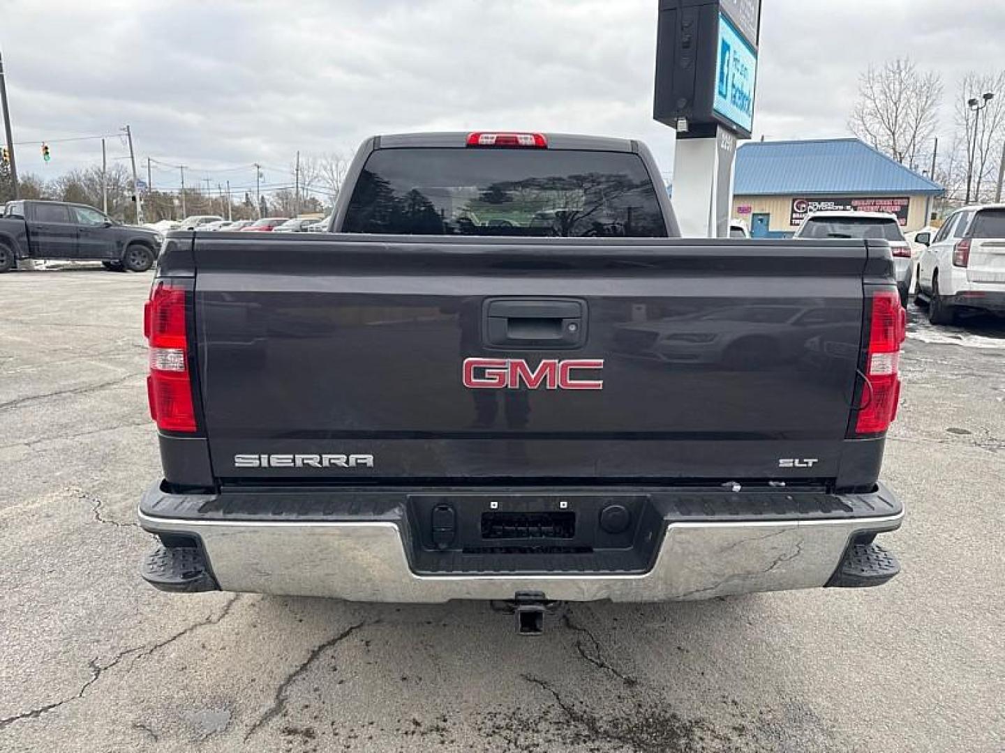 2015 GRAY GMC Sierra 1500 SLT Crew Cab Long Box 4WD (3GTU2VEC1FG) with an 5.3L V8 OHV 16V engine, 6-Speed Automatic transmission, located at 3304 Woodville Road, Northwood, OH, 43619, (419) 210-8019, 41.612694, -83.480743 - Your #1 Destination for Auto Loans and mdash;No Matter Your Credit!At our dealership, we believe everyone deserves the opportunity to drive their dream car and mdash;whether you have good credit, bad credit, or no credit at all. With a wide selection of hundreds of cars, trucks, and SUVs, you'll fin - Photo#3