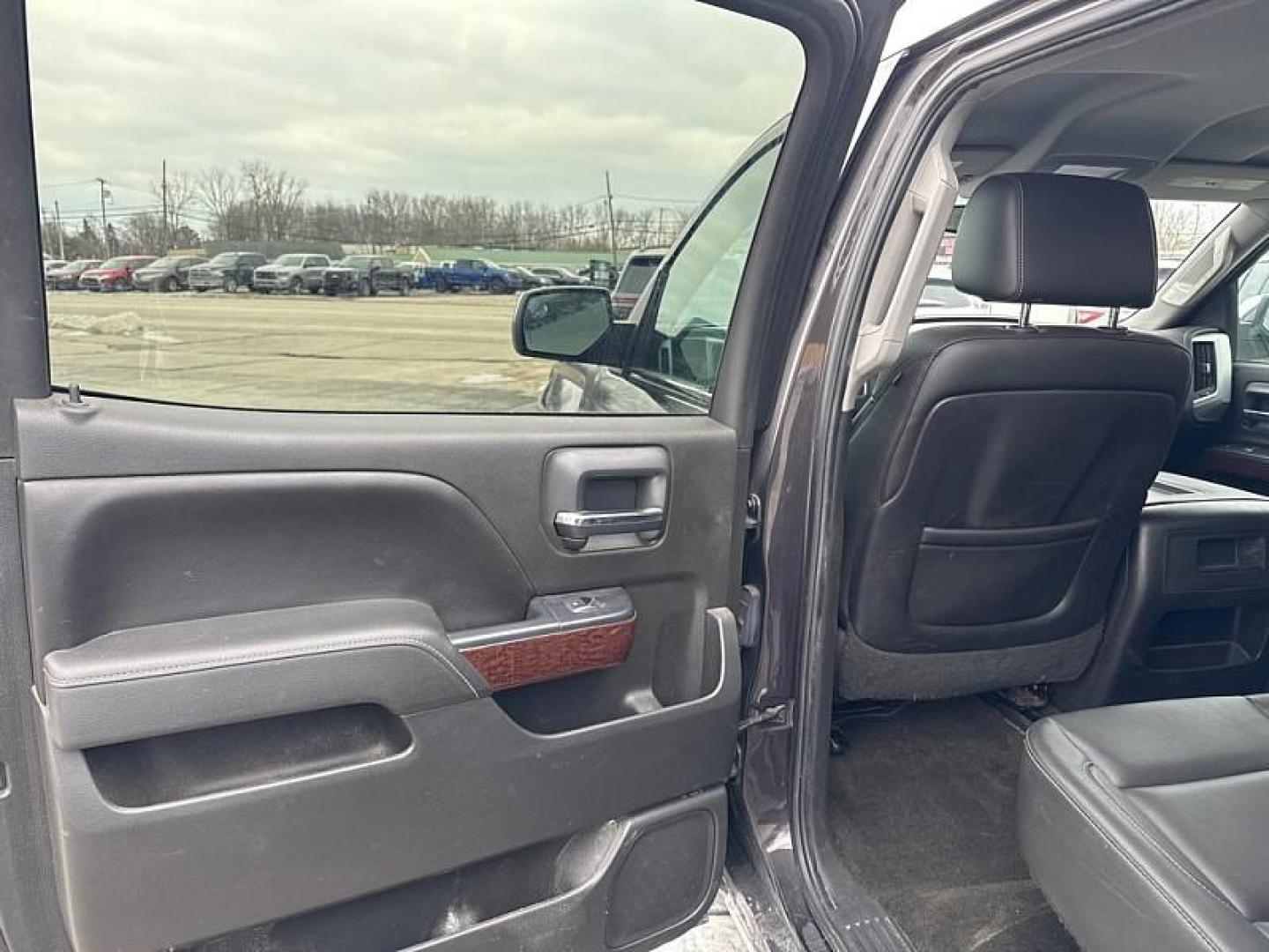 2015 GRAY GMC Sierra 1500 SLT Crew Cab Long Box 4WD (3GTU2VEC1FG) with an 5.3L V8 OHV 16V engine, 6-Speed Automatic transmission, located at 3304 Woodville Road, Northwood, OH, 43619, (419) 210-8019, 41.612694, -83.480743 - Your #1 Destination for Auto Loans and mdash;No Matter Your Credit!At our dealership, we believe everyone deserves the opportunity to drive their dream car and mdash;whether you have good credit, bad credit, or no credit at all. With a wide selection of hundreds of cars, trucks, and SUVs, you'll fin - Photo#10